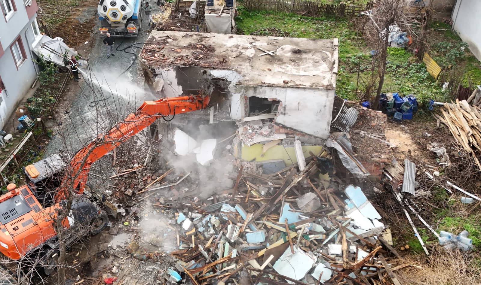 TERTEMİZ BİR ALTINORDU İÇİN ÇALIŞIYORUZ: 24 METRUK BİNA YIKILDI
