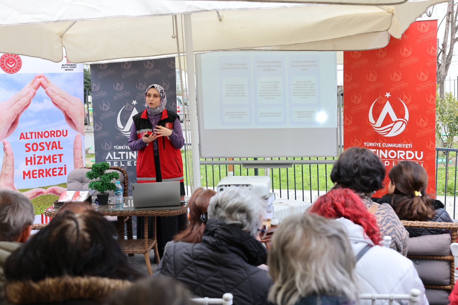 ALTINORDU’DA YAŞLILARA DİJİTAL OKURYAZARLIK SEMİNERİ