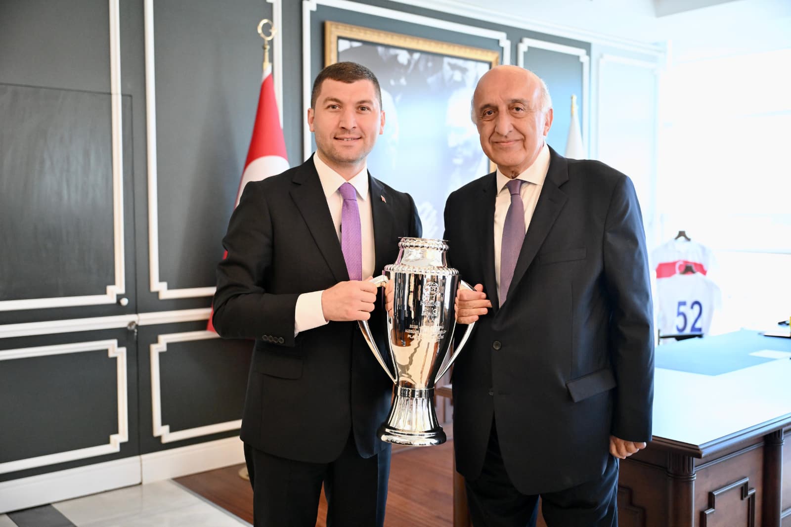 ŞAMPİYONDAN BAŞKAN TEPE’YE ZİYARET