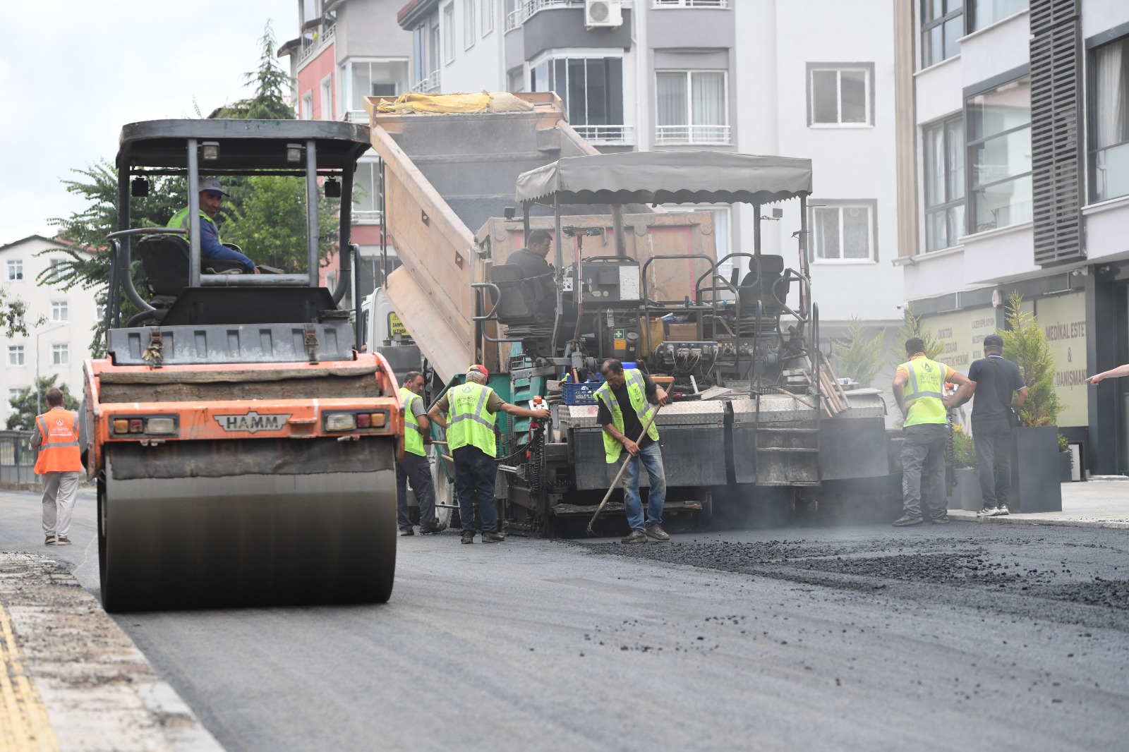 ŞİRİNEVLER MAHALLESİ’NDE 3 SOKAK DAHA ASFALTLANDI