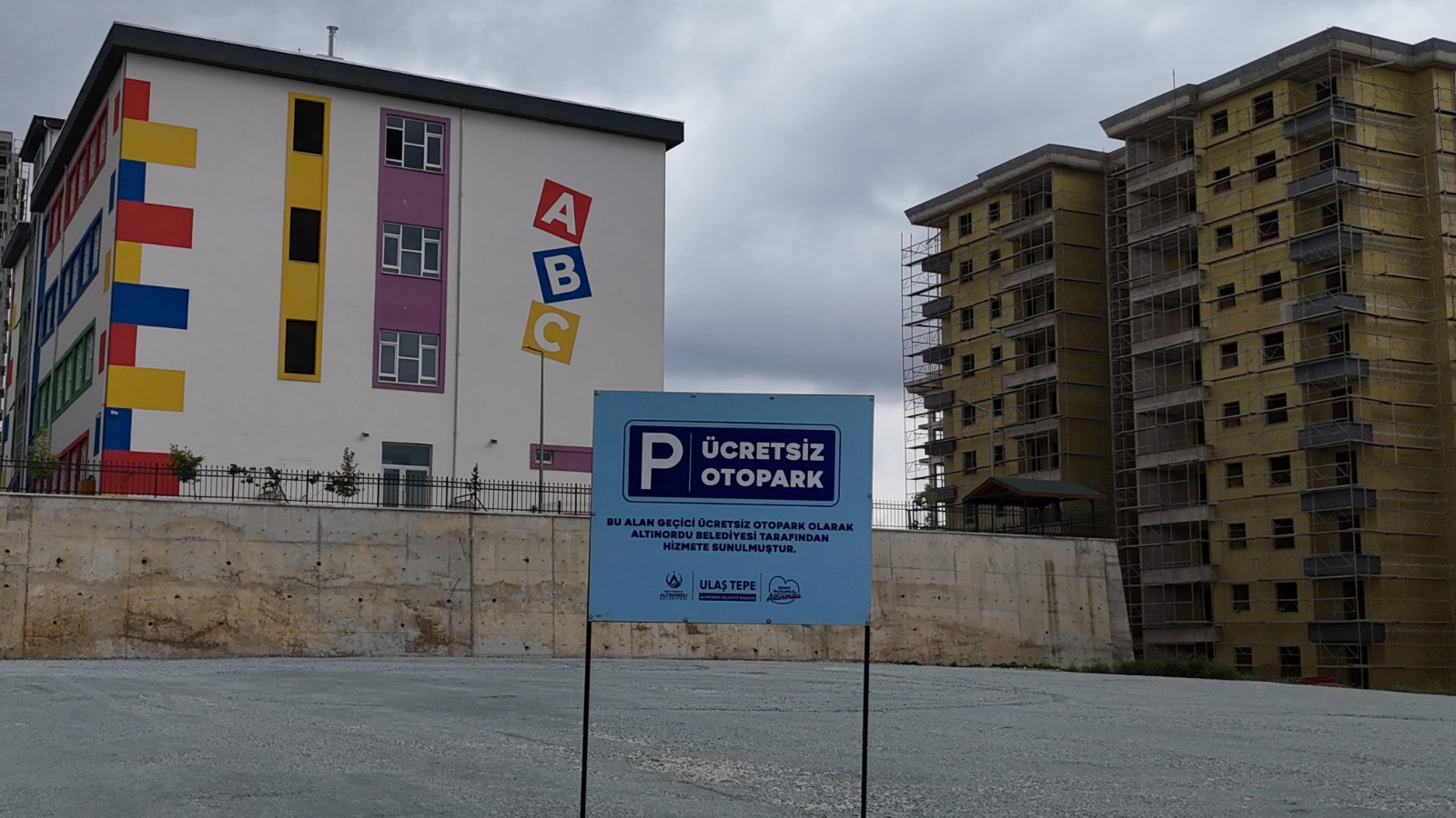 KARŞIYAKA ORTAOKULU’NA DA OTOPARK ALANI