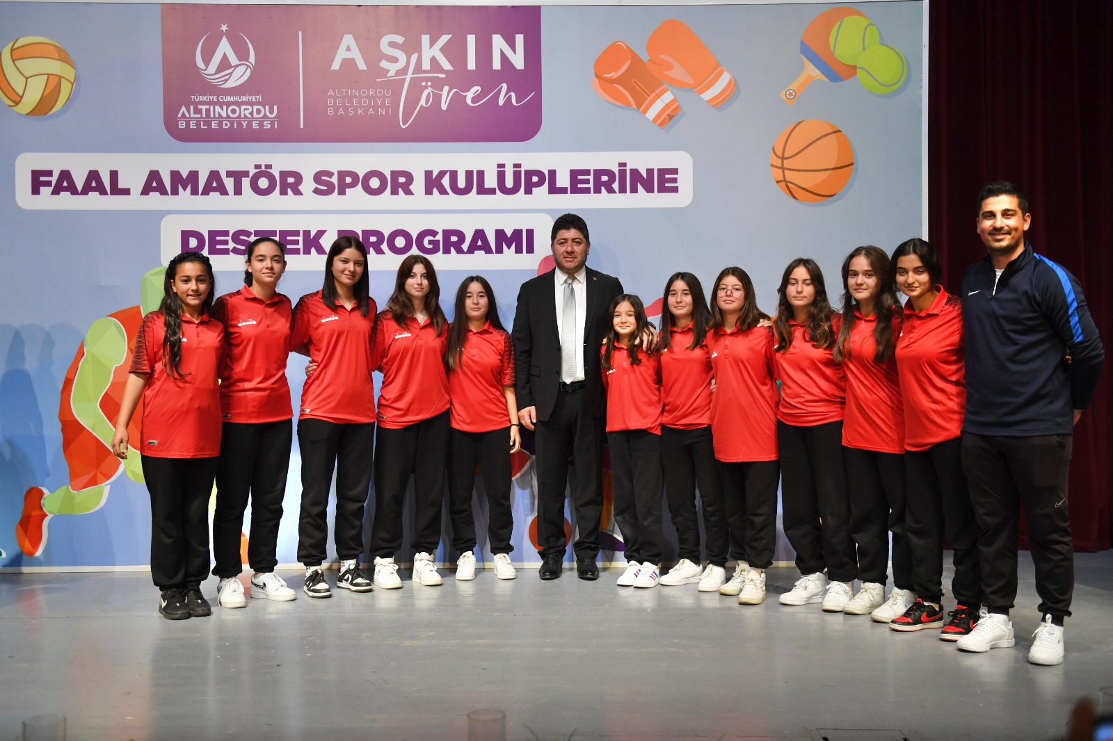 ALTINORDU BELEDİYESİNDE DURMAK YOK DESTEĞE DEVAM