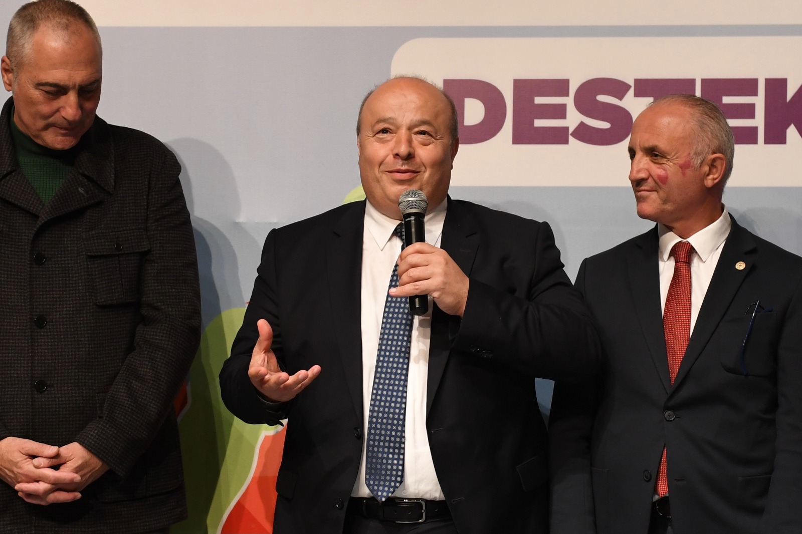 ALTINORDU BELEDİYESİNDE DURMAK YOK DESTEĞE DEVAM