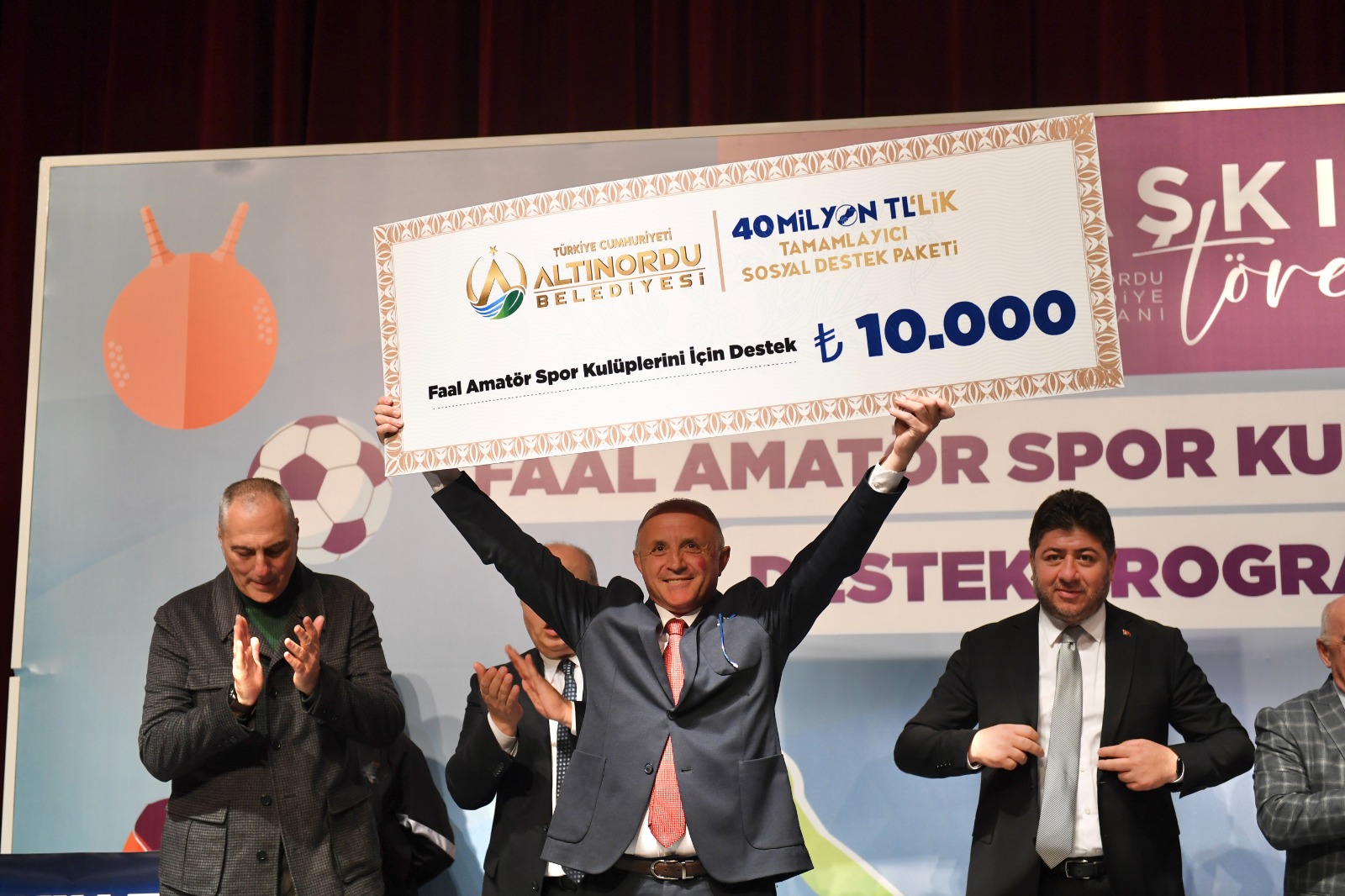 ALTINORDU BELEDİYESİNDE DURMAK YOK DESTEĞE DEVAM