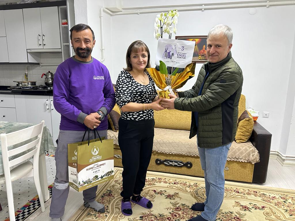BAŞKAN TÖREN "3 ARALIK DÜNYA ENGELLİLER GÜNÜ'NÜN TOPLUMDA FARKINDALIĞA, YENİ BİR YÜRÜYÜŞE VE YENİ BİR ANLAYIŞA VESİLE OLMASINI DİLİYORUM"