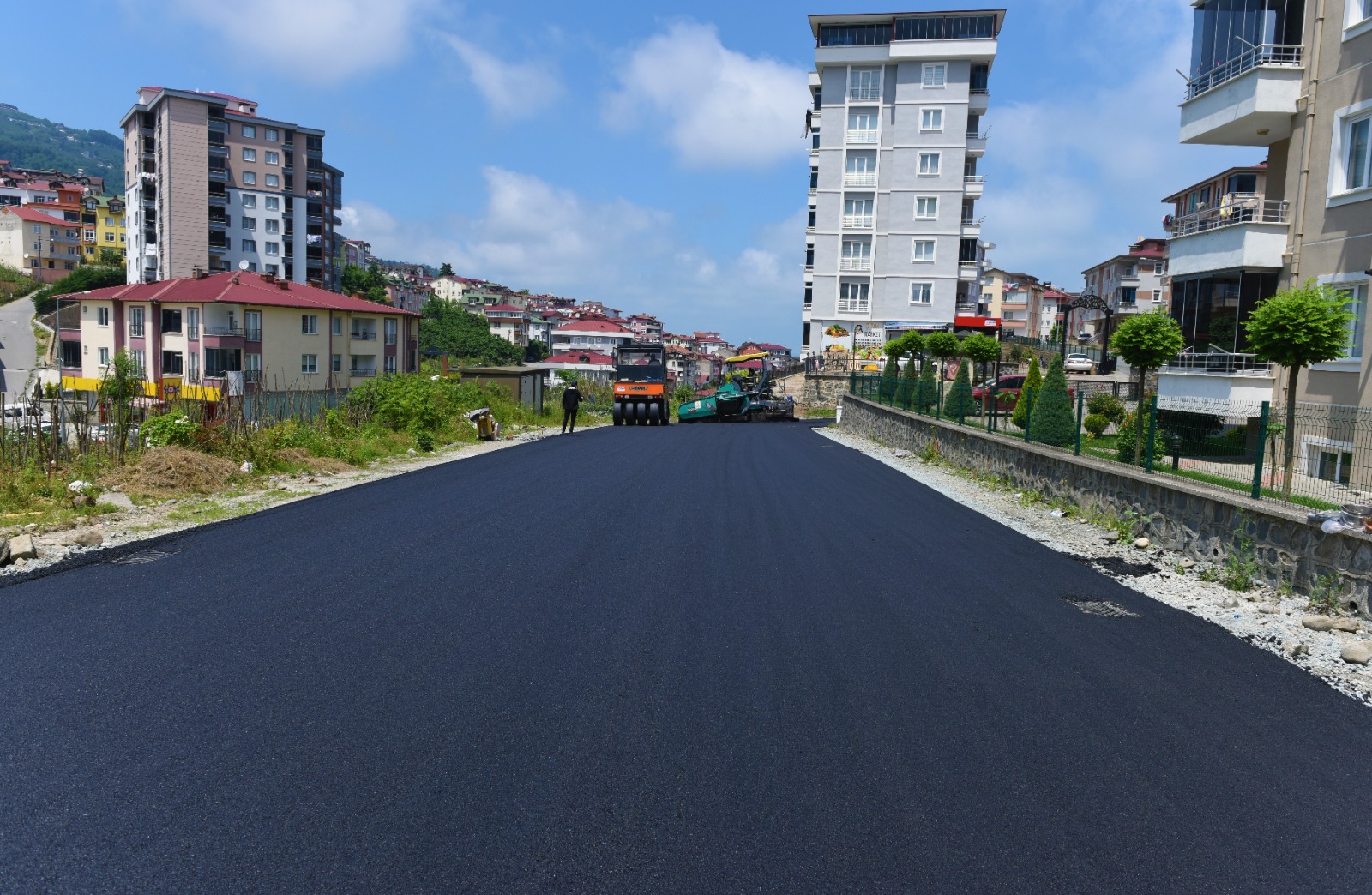 ALTINORDU BELEDİYESİNİN SOKAKLARA SICAK DOKUNUŞU DEVAM EDİYOR