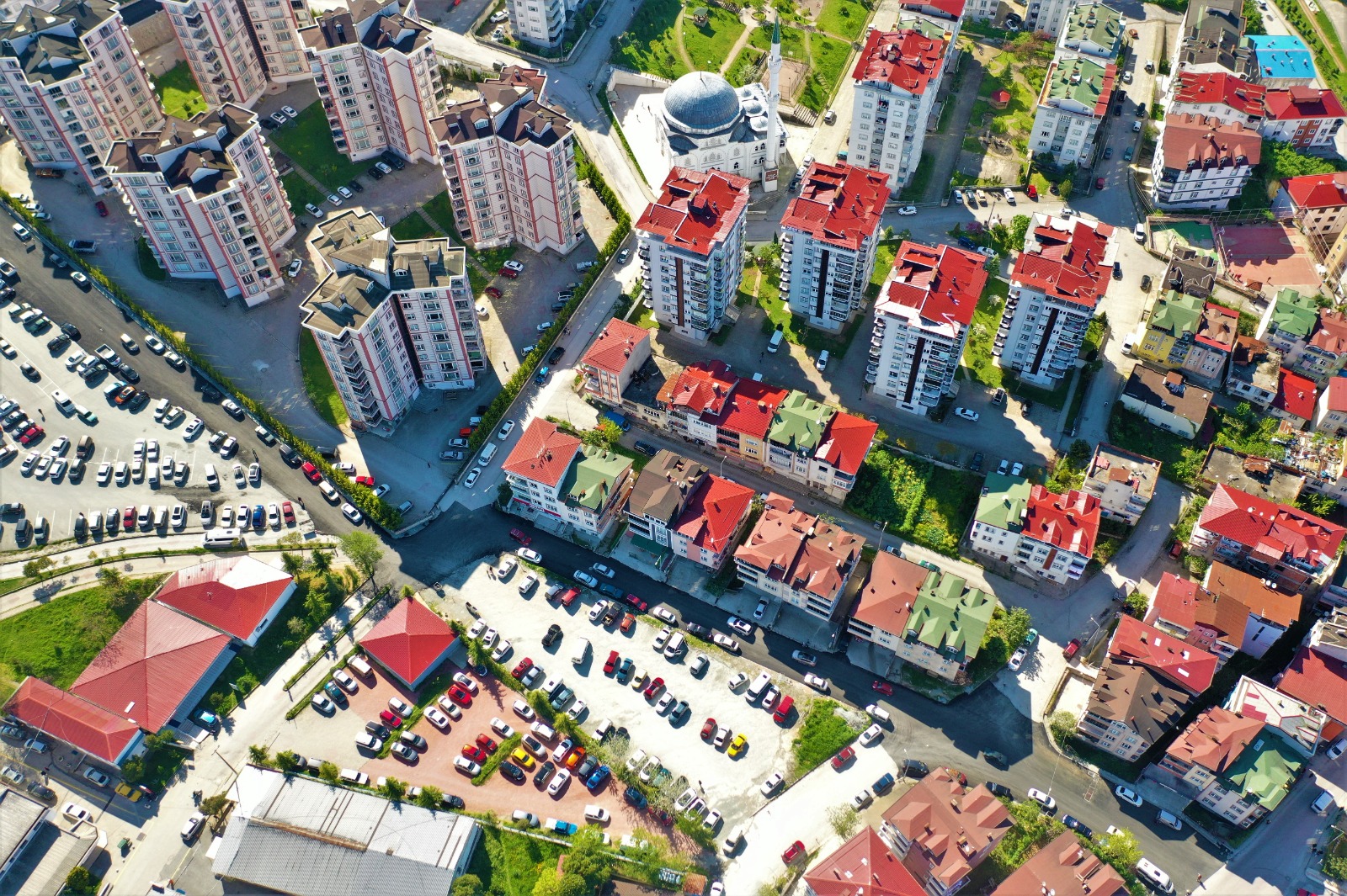 ALTINORDU BELEDİYESİ ŞEHRİN AKUT SORUNLARINA ÇÖZÜM ÜRETMEYE DEVAM EDİYOR