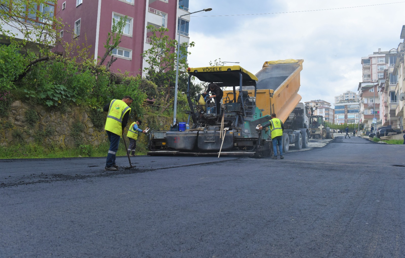 ALTINORDU BELEDİYESİ ŞEHRİN AKUT SORUNLARINA ÇÖZÜM ÜRETMEYE DEVAM EDİYOR