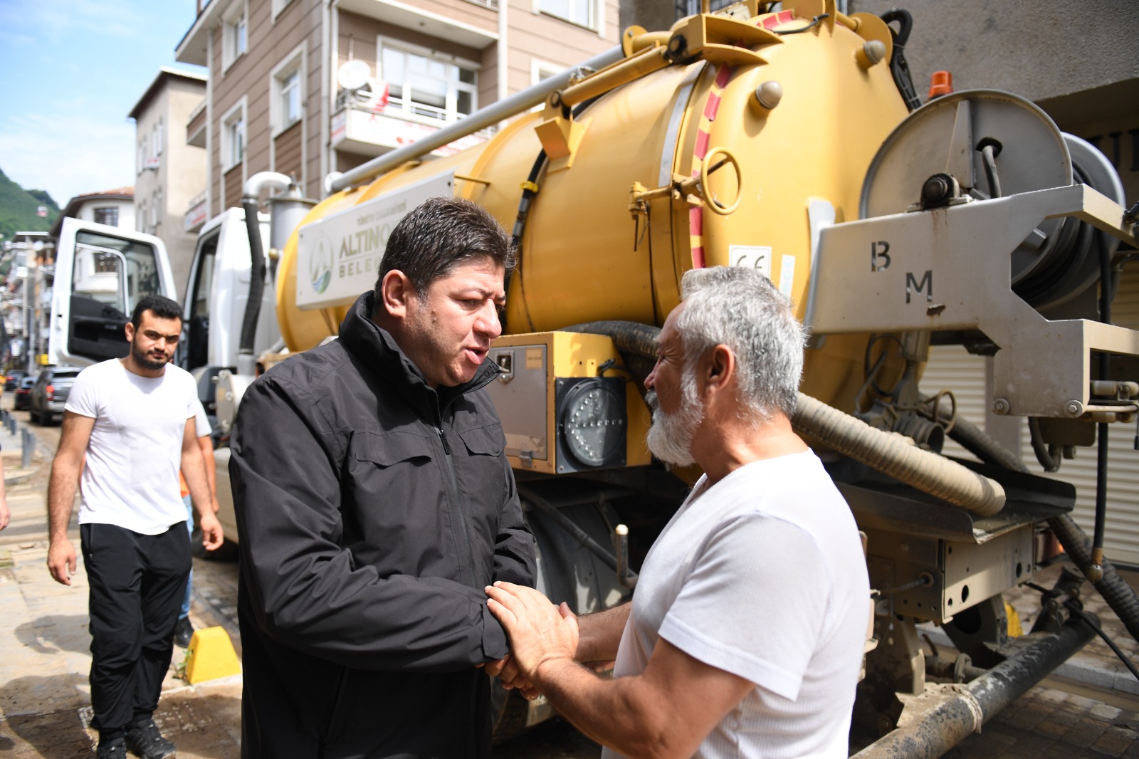 ALTINORDU BELEDİYESİ TÜM EKİPLERİYLE SEFERBER OLDU