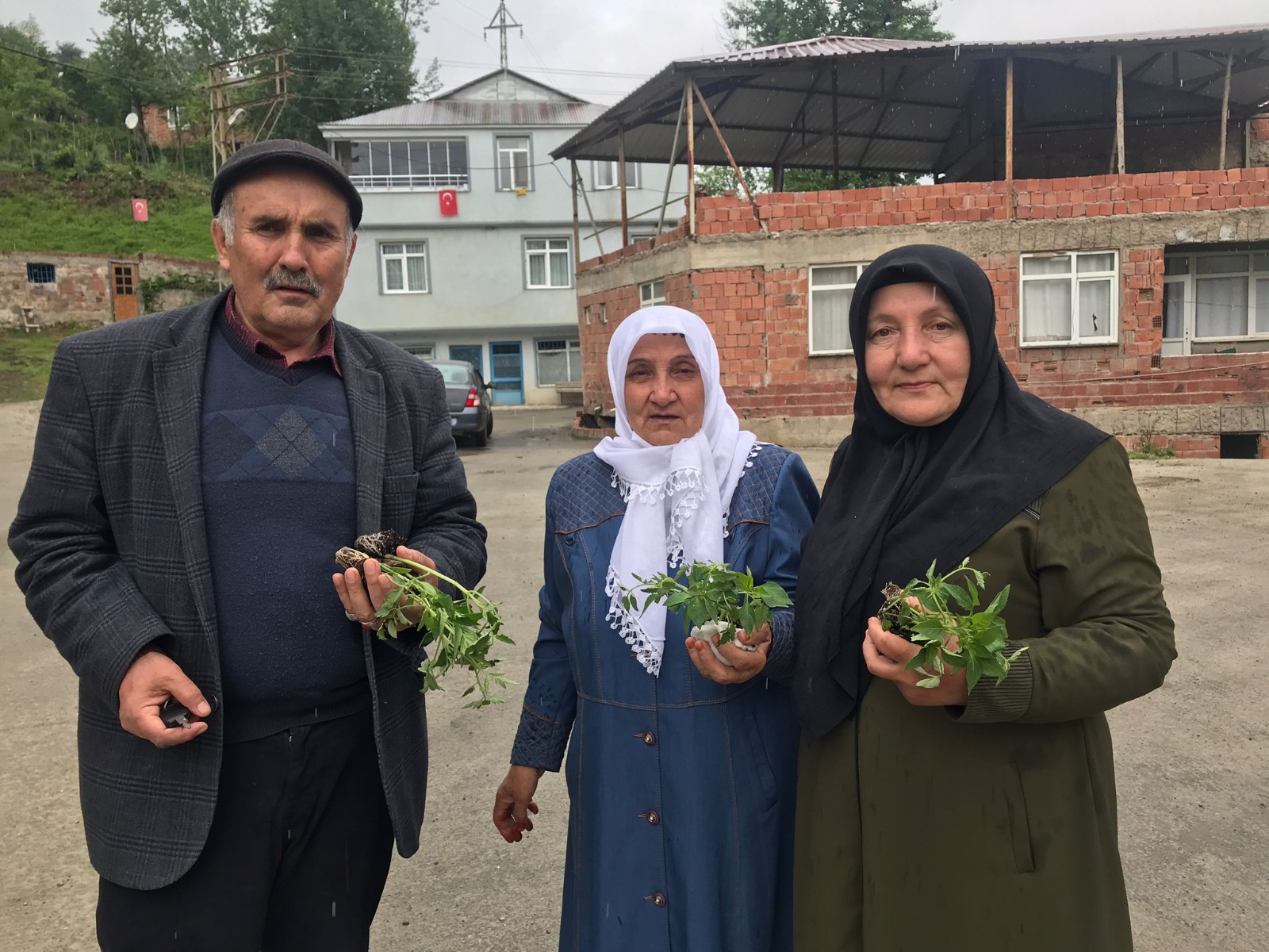 BAŞKAN AŞKIN TÖREN “TARIMIN DESTEKÇİSİ ÇİFTÇİMİZİN DOSTUYUZ”
