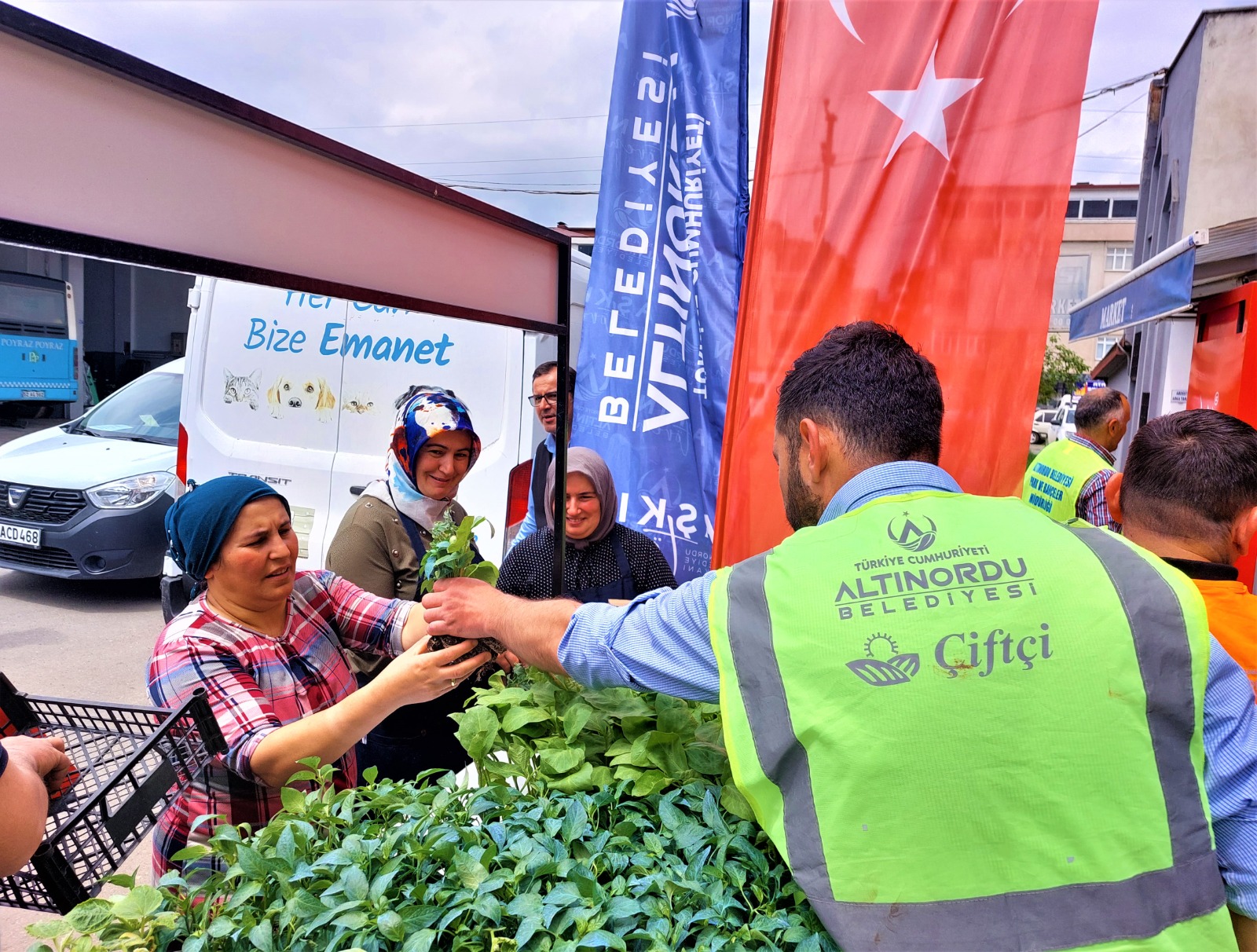 BAŞKAN AŞKIN TÖREN “TARIMIN DESTEKÇİSİ ÇİFTÇİMİZİN DOSTUYUZ”