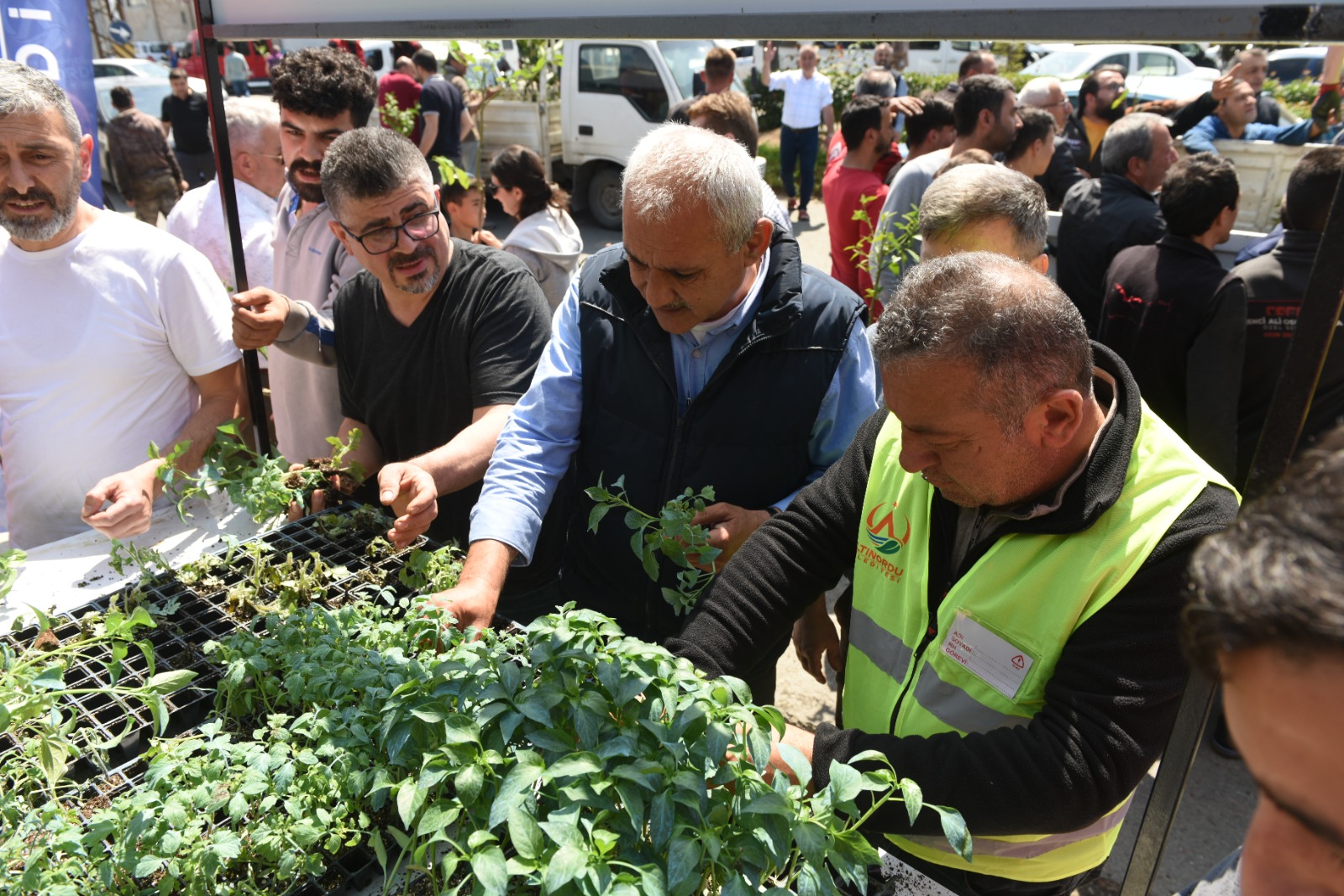 BAŞKAN AŞKIN TÖREN “TARIMIN DESTEKÇİSİ ÇİFTÇİMİZİN DOSTUYUZ”