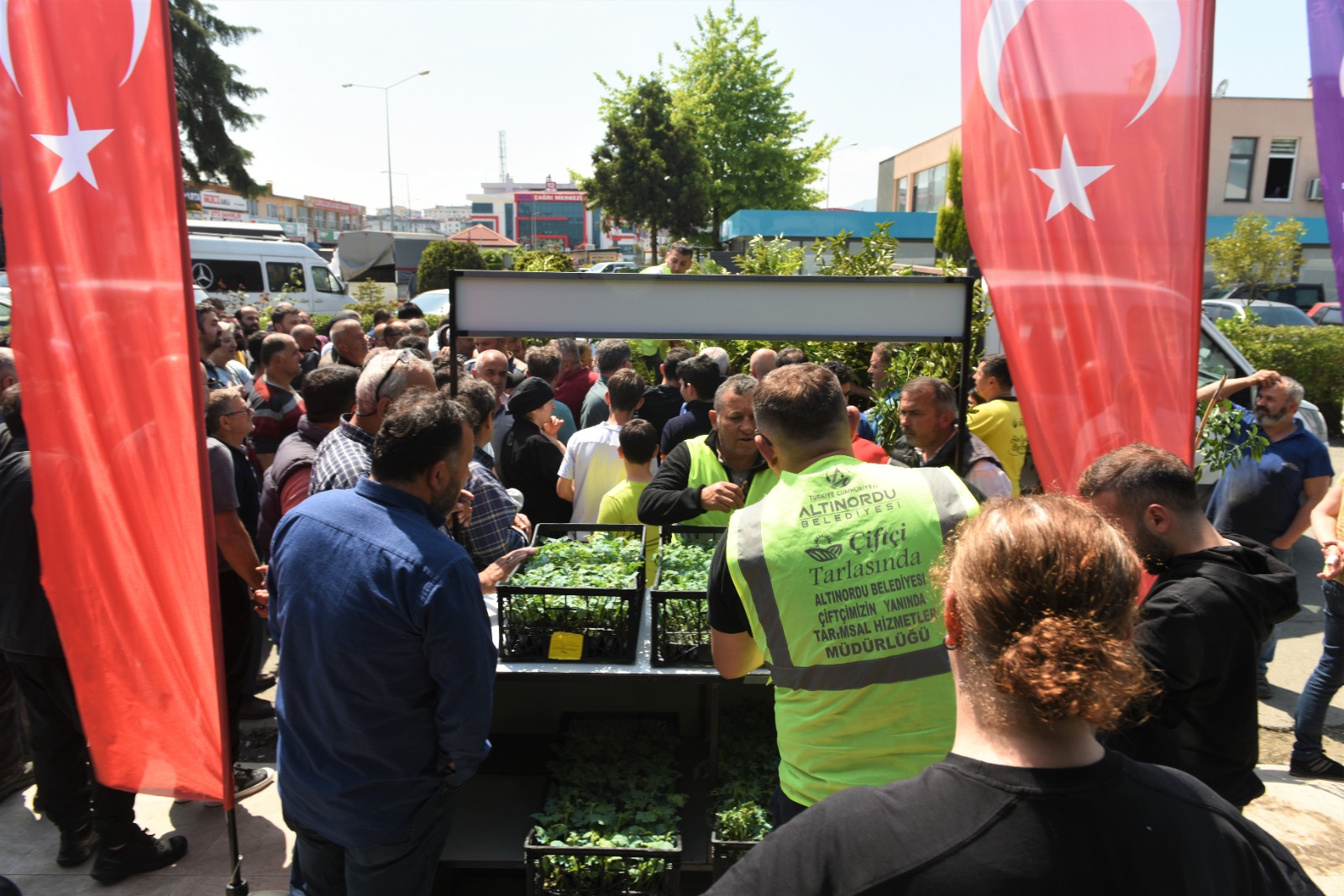 BAŞKAN AŞKIN TÖREN “TARIMIN DESTEKÇİSİ ÇİFTÇİMİZİN DOSTUYUZ”