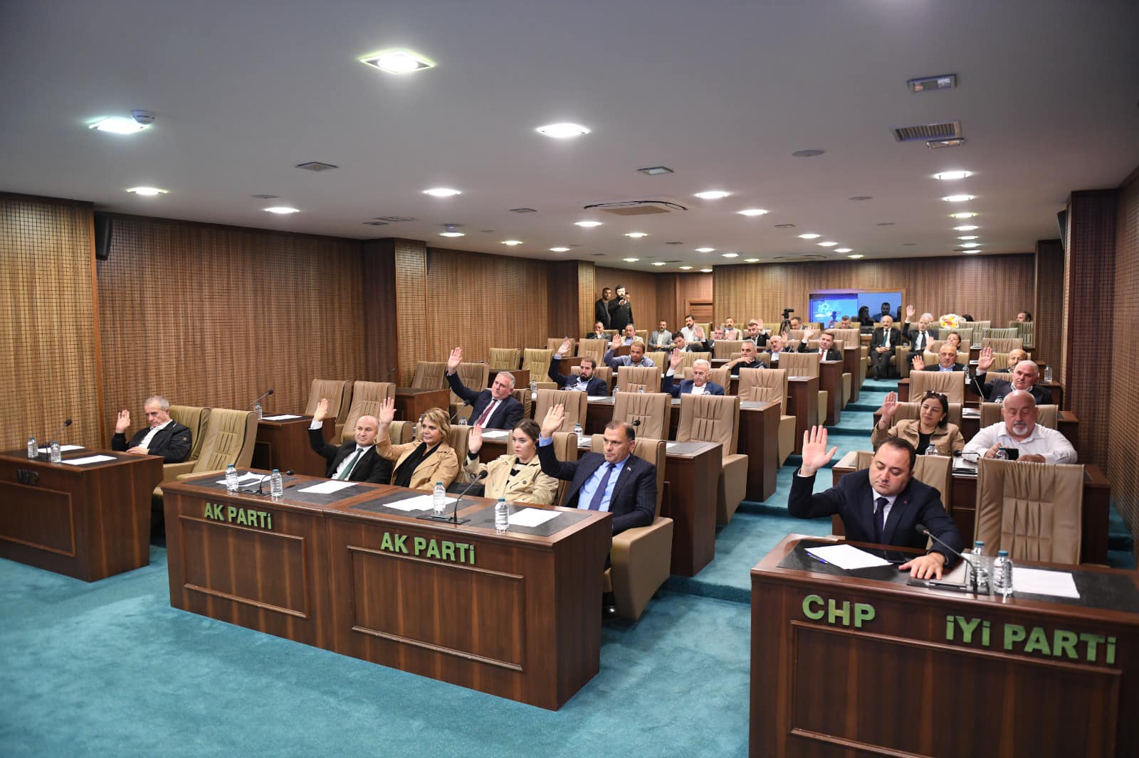 BAŞKAN TÖREN “GAZİ MUSTAFA KEMAL ATATÜRK’ÜN CUMHURİYET SEVDASI VE BU ÜLKE İÇİN HEDEF KOYDUĞU İDEALLER BİZİM DE KIZIL ELMAMIZ”