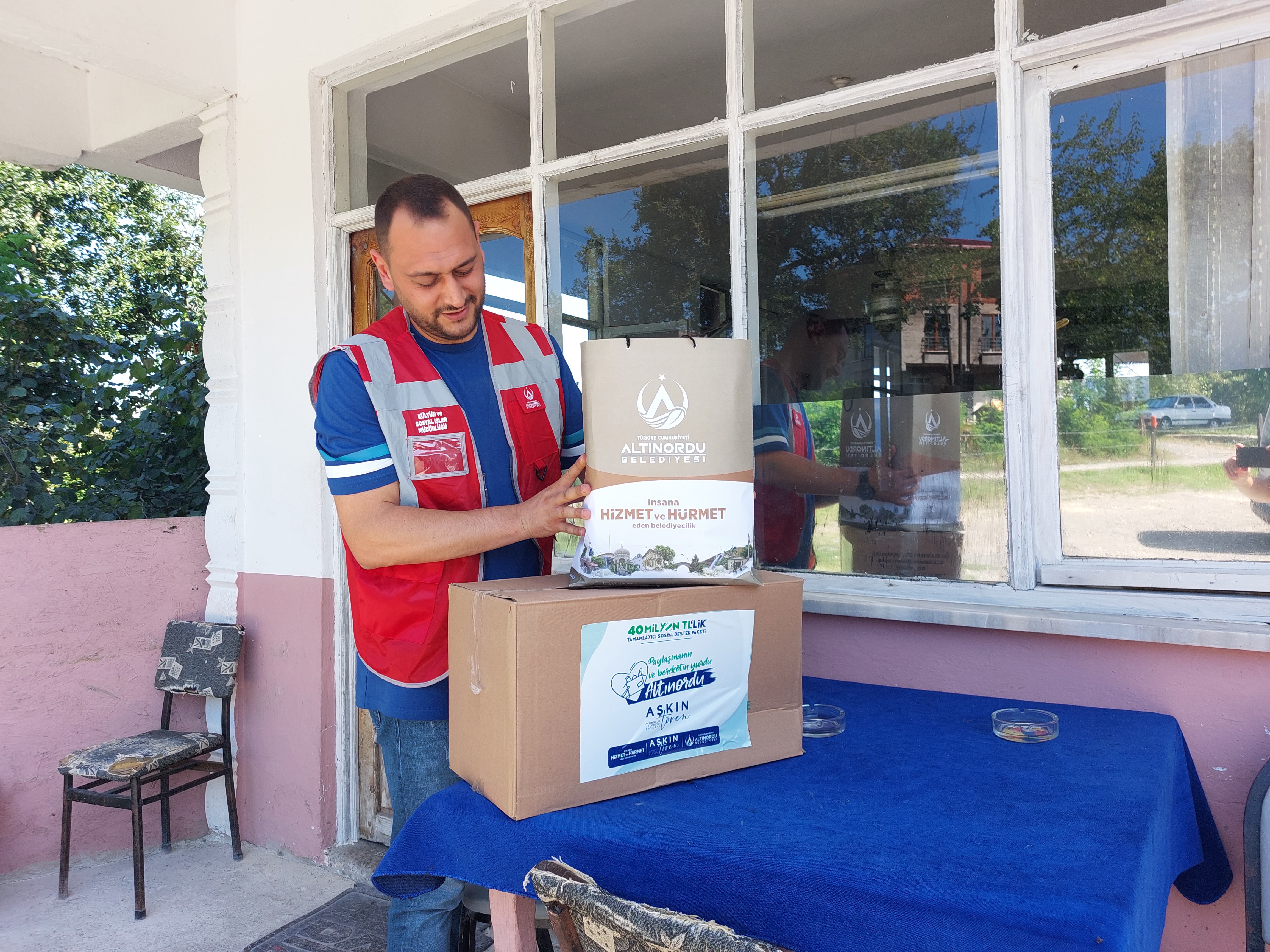 ALTINORDU BELEDİYESİNİN DAYANIŞMA SEFERBERLİĞİ DEVAM EDİYOR