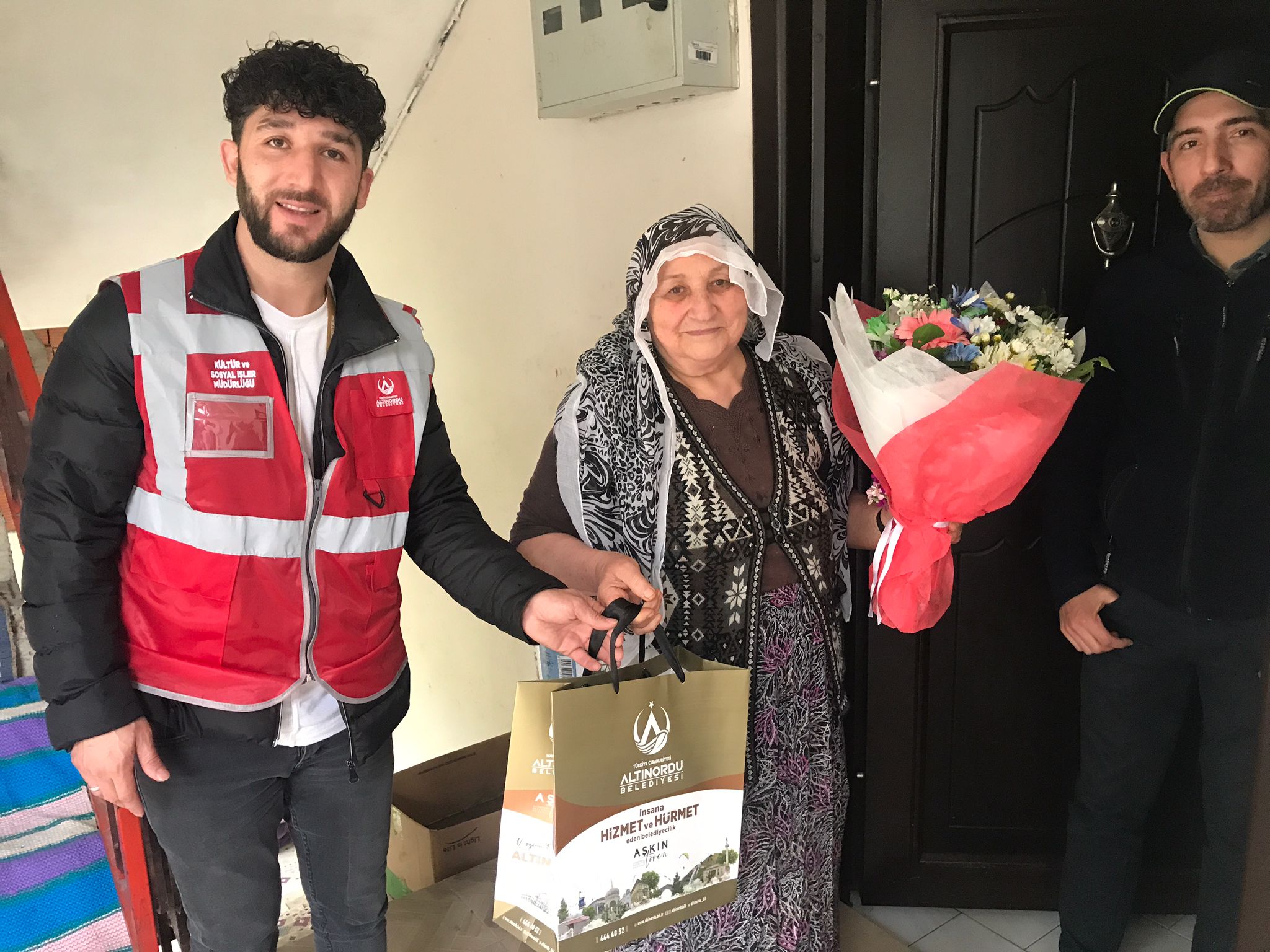 BAŞ TACI HER DERDİN İLACI ANNELERİMİZ İÇİN BİR GÜN DEĞİL BİR ÖMÜR YETMEZ