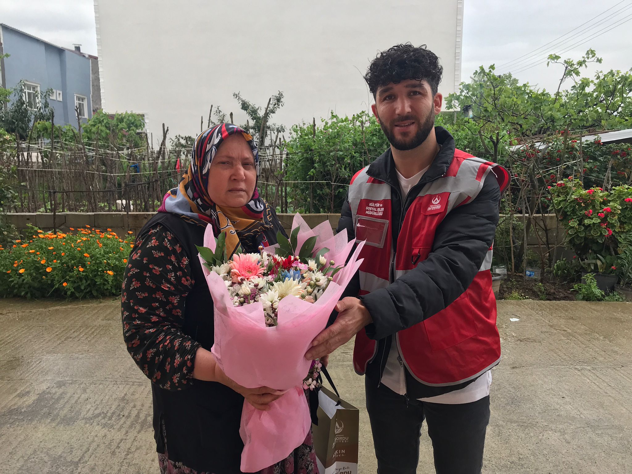 BAŞ TACI HER DERDİN İLACI ANNELERİMİZ İÇİN BİR GÜN DEĞİL BİR ÖMÜR YETMEZ