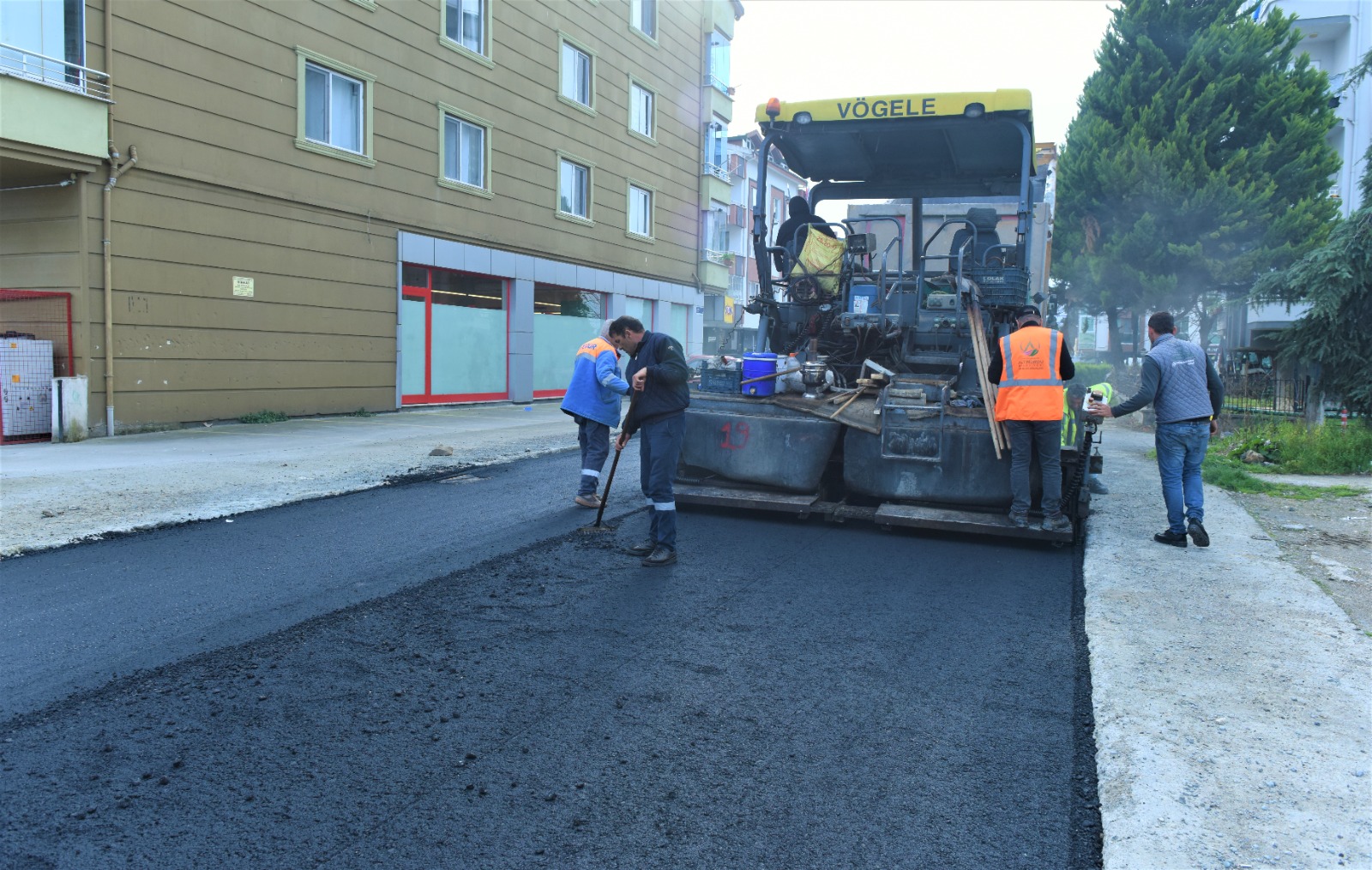 ALTINORDU BELEDİYESİ’NİN SOKAKLARA SICAK DOKUNUŞU SÜRÜYOR