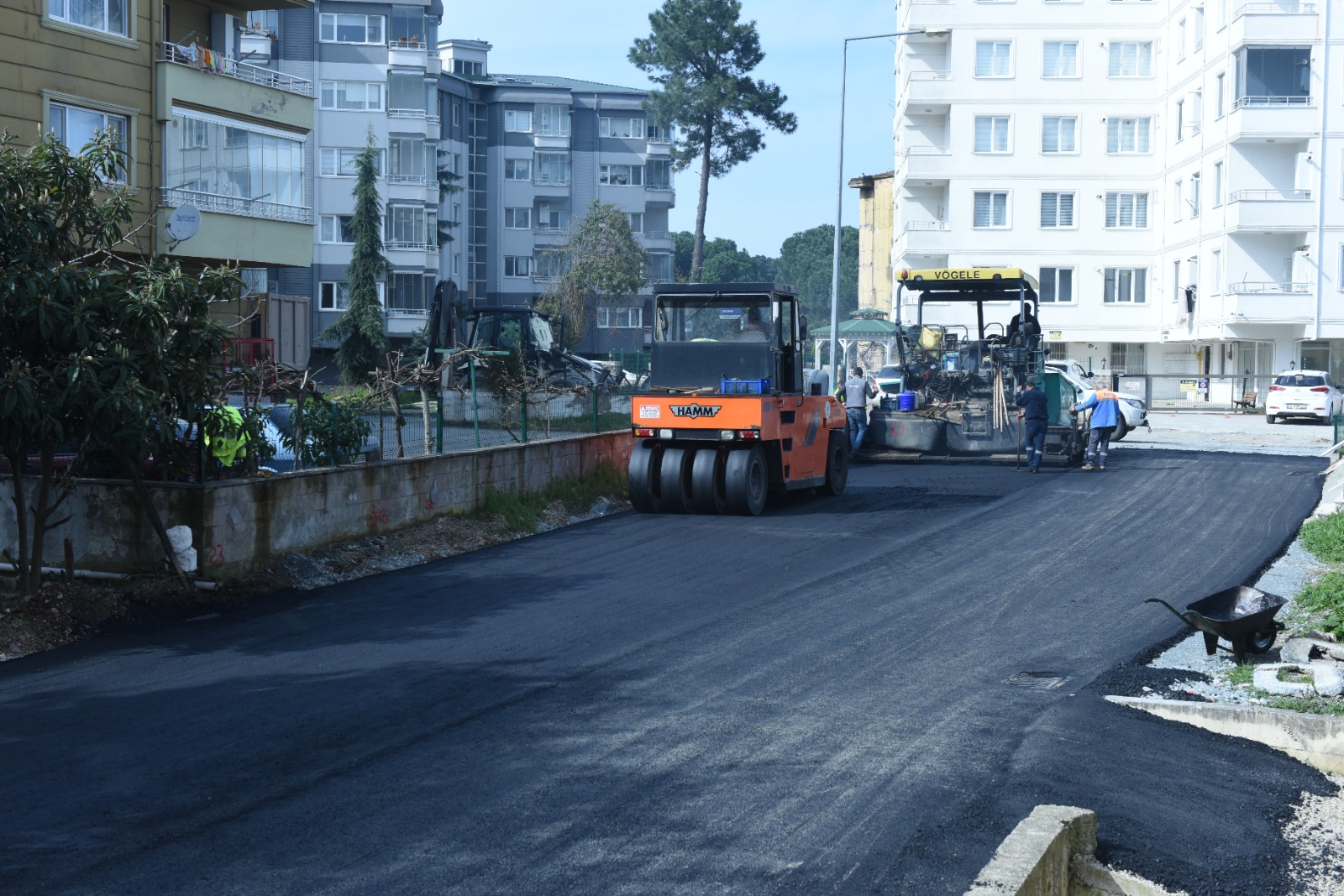 ALTINORDU BELEDİYESİ’NİN SOKAKLARA SICAK DOKUNUŞU SÜRÜYOR