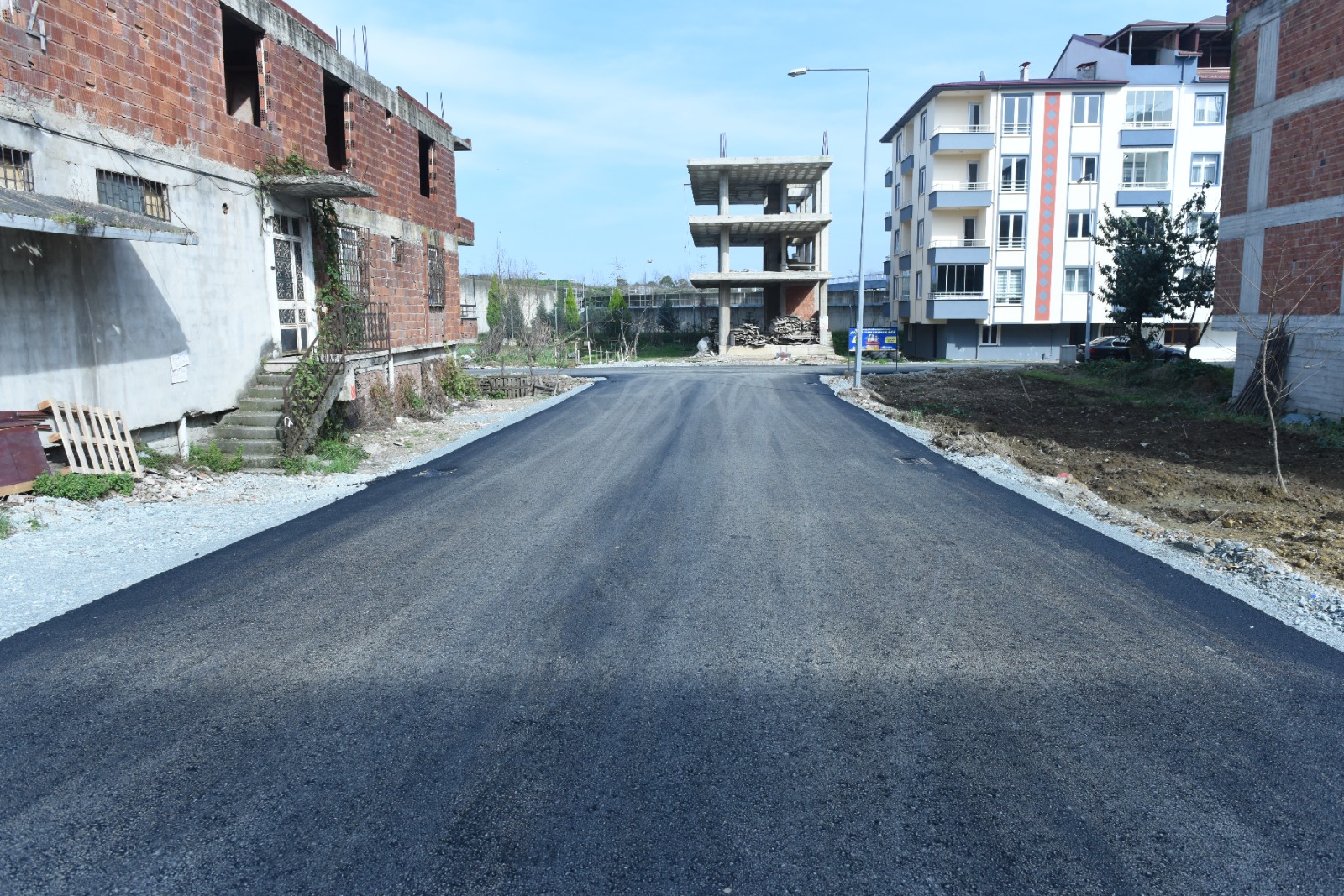 ALTINORDU BELEDİYESİ’NİN SOKAKLARA SICAK DOKUNUŞU SÜRÜYOR