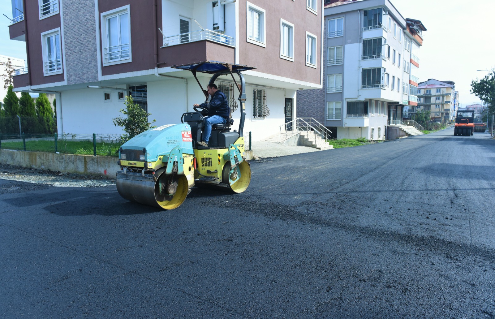 ALTINORDU BELEDİYESİ’NİN SOKAKLARA SICAK DOKUNUŞU SÜRÜYOR