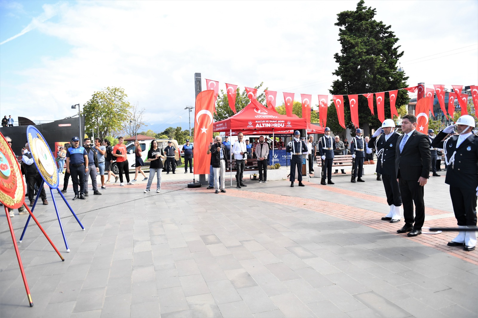 BAŞKAN TÖREN “GAZİ İLE ŞEHİTLER VERMİŞ BİR ŞEHRİN BULUŞMASI KUTLU BİR BULUŞMADIR”