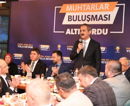 BAKAN ÖZER ALTINORDU’LU MUHTARLAR İLE İFTARDA SOFRASINDA BULUŞTU