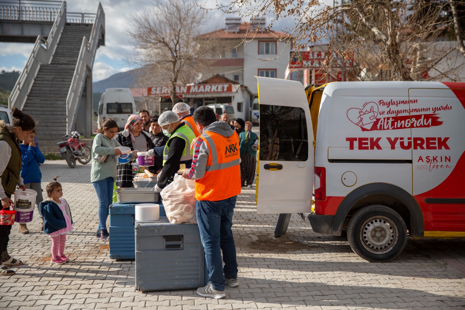 ALTINORDU BELEDİYESİ BU RAMAZANDA DA GÖNÜLLERİ FETHETTİ