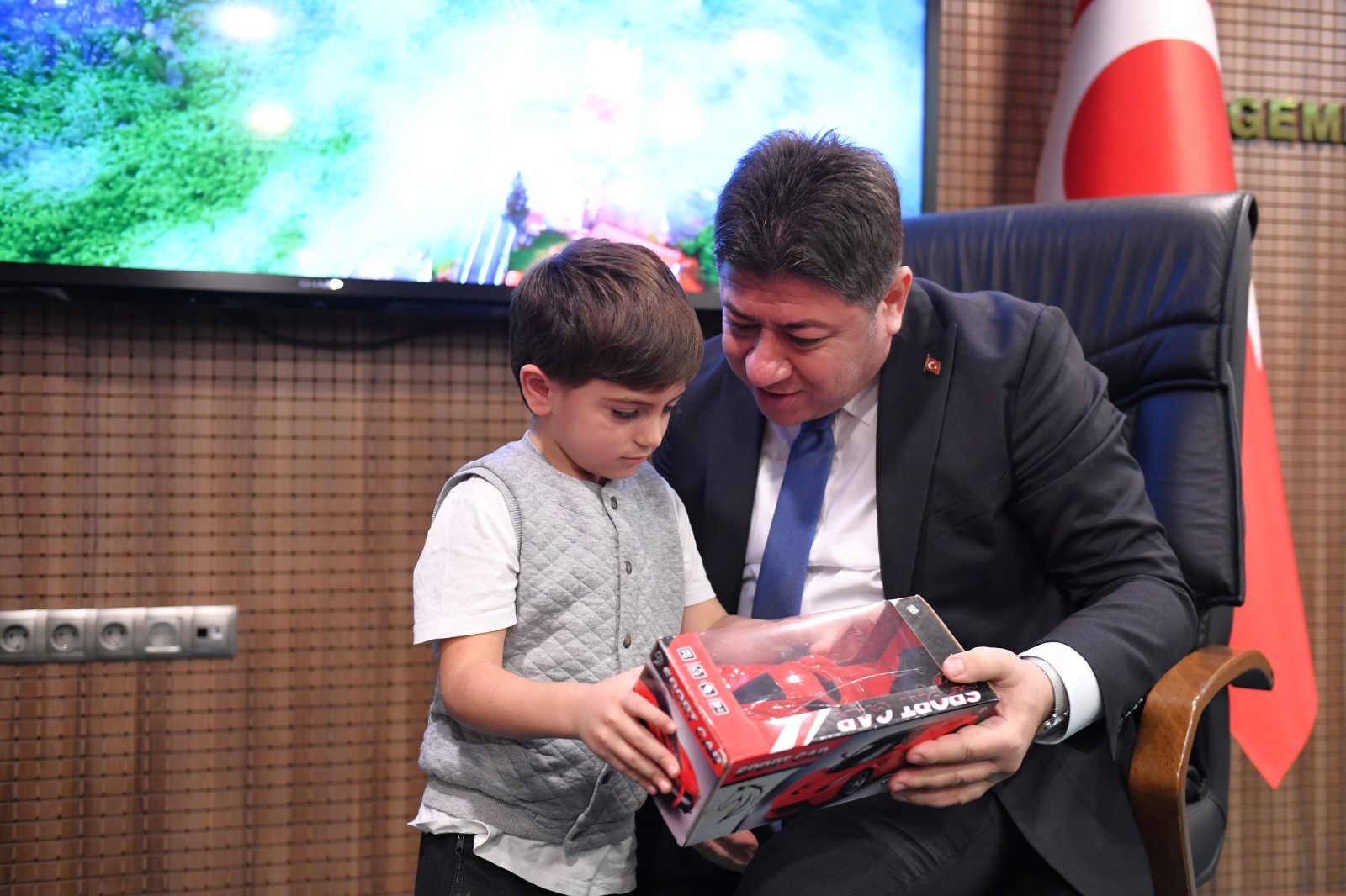 BAŞKAN TÖREN BİR HALK GÜNÜNDE DAHA VATANDAŞLARI TEK TEK DİNLEDİ