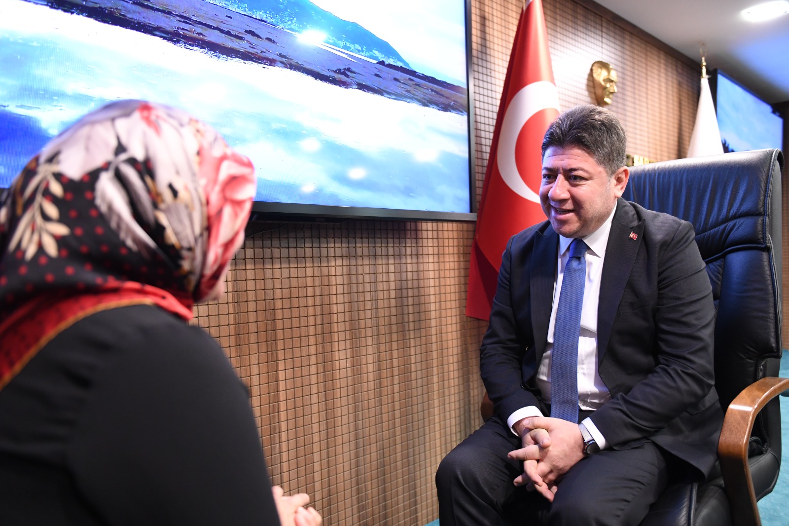 BAŞKAN TÖREN BİR HALK GÜNÜNDE DAHA VATANDAŞLARI TEK TEK DİNLEDİ