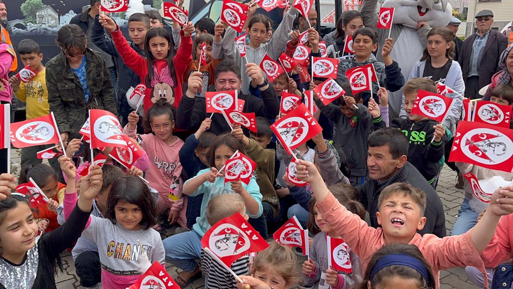 ALTINORDU BELEDİYESİ DEPREMZEDE ÇOCUKLARA TEBESSÜM OLDU
