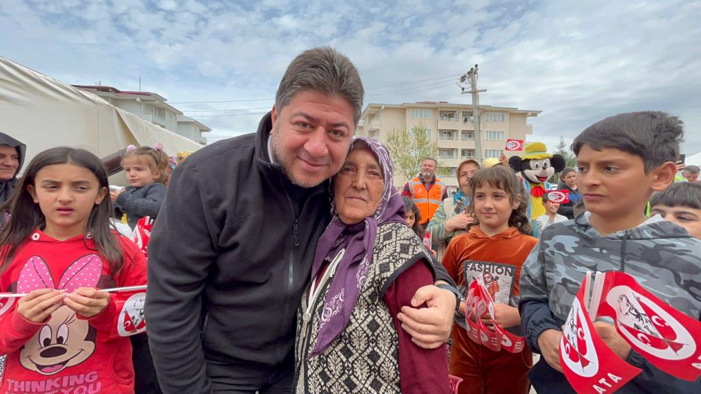 ALTINORDU BELEDİYESİ DEPREMZEDE ÇOCUKLARA TEBESSÜM OLDU