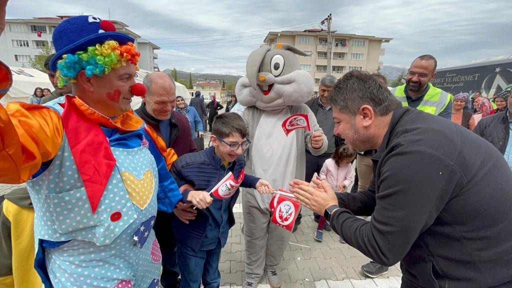 ALTINORDU BELEDİYESİ DEPREMZEDE ÇOCUKLARA TEBESSÜM OLDU
