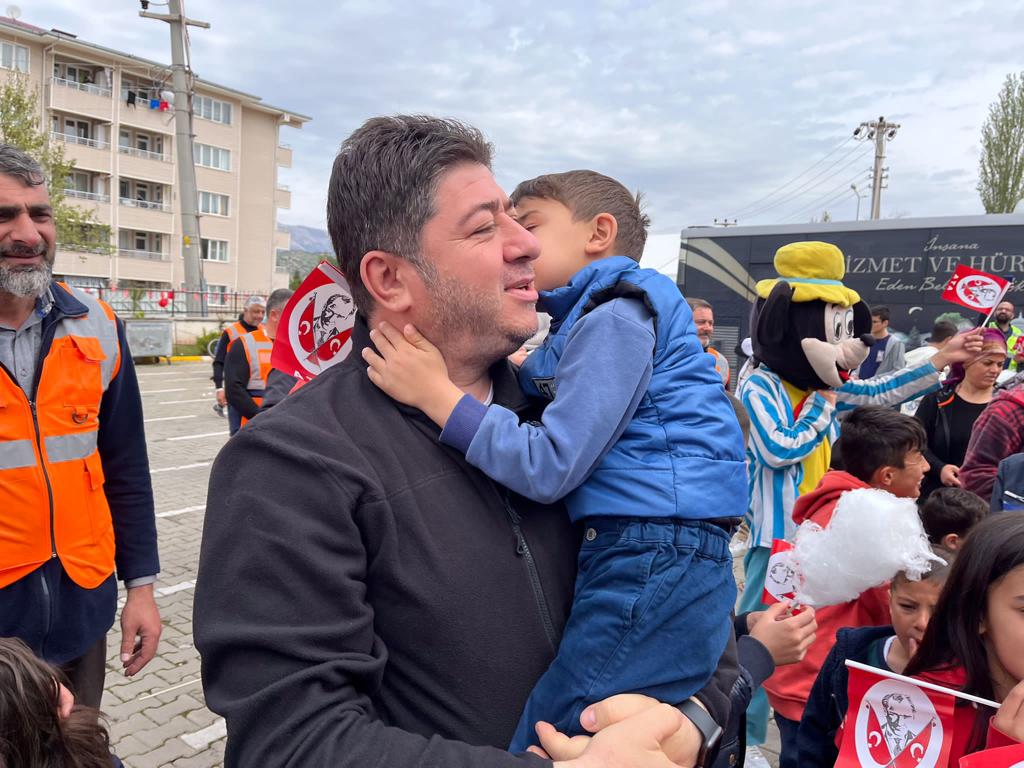 ALTINORDU BELEDİYESİ DEPREMZEDE ÇOCUKLARA TEBESSÜM OLDU