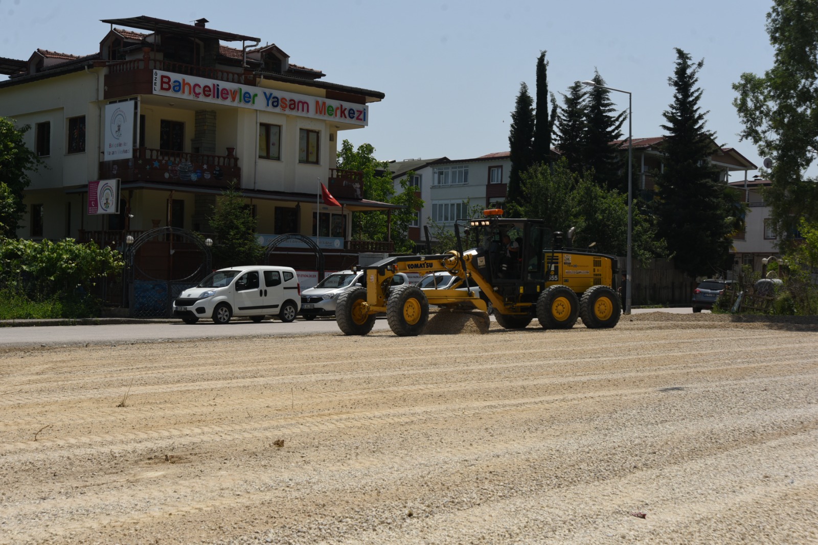 AKYAZI SAHİLİNDE ÜCRETSİZ OTOPARK ALANI SAYISI ARTIYOR