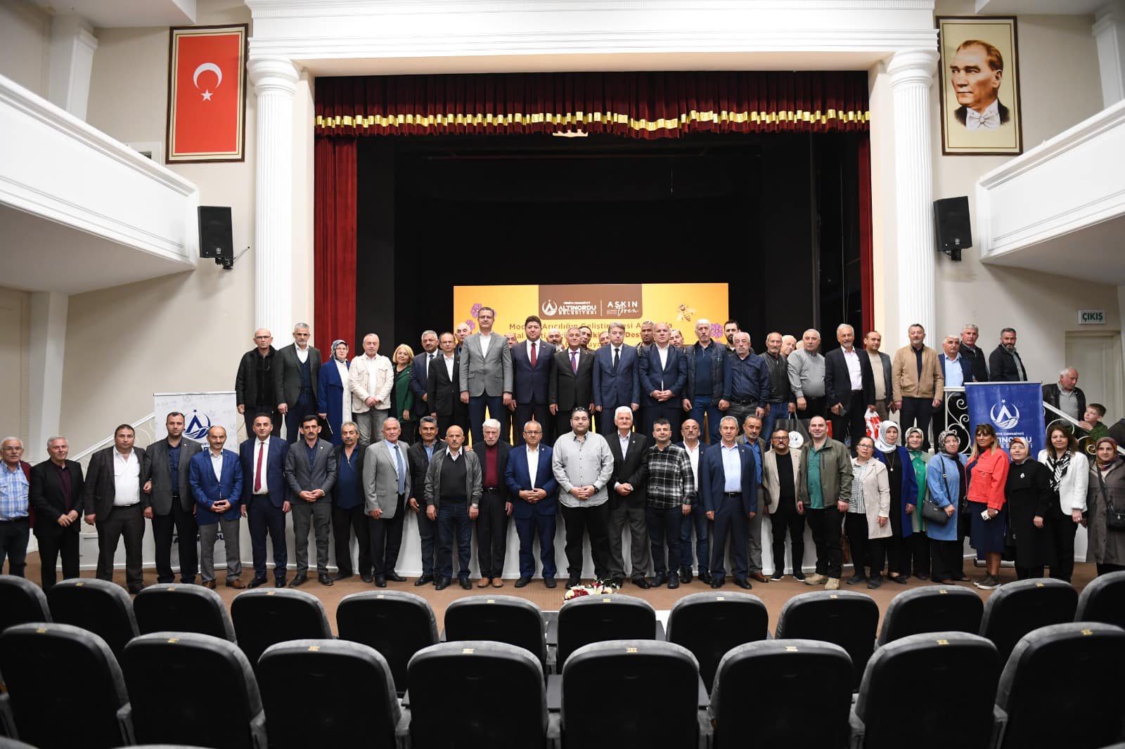 HER ŞARTTA ÜRETİCİSİNİN YANINDA OLAN ALTINORDU BELEDİYESİ’NDEN BİR DESTEK DE ARICILAR VE BAL ÜRETİCİLERİNE