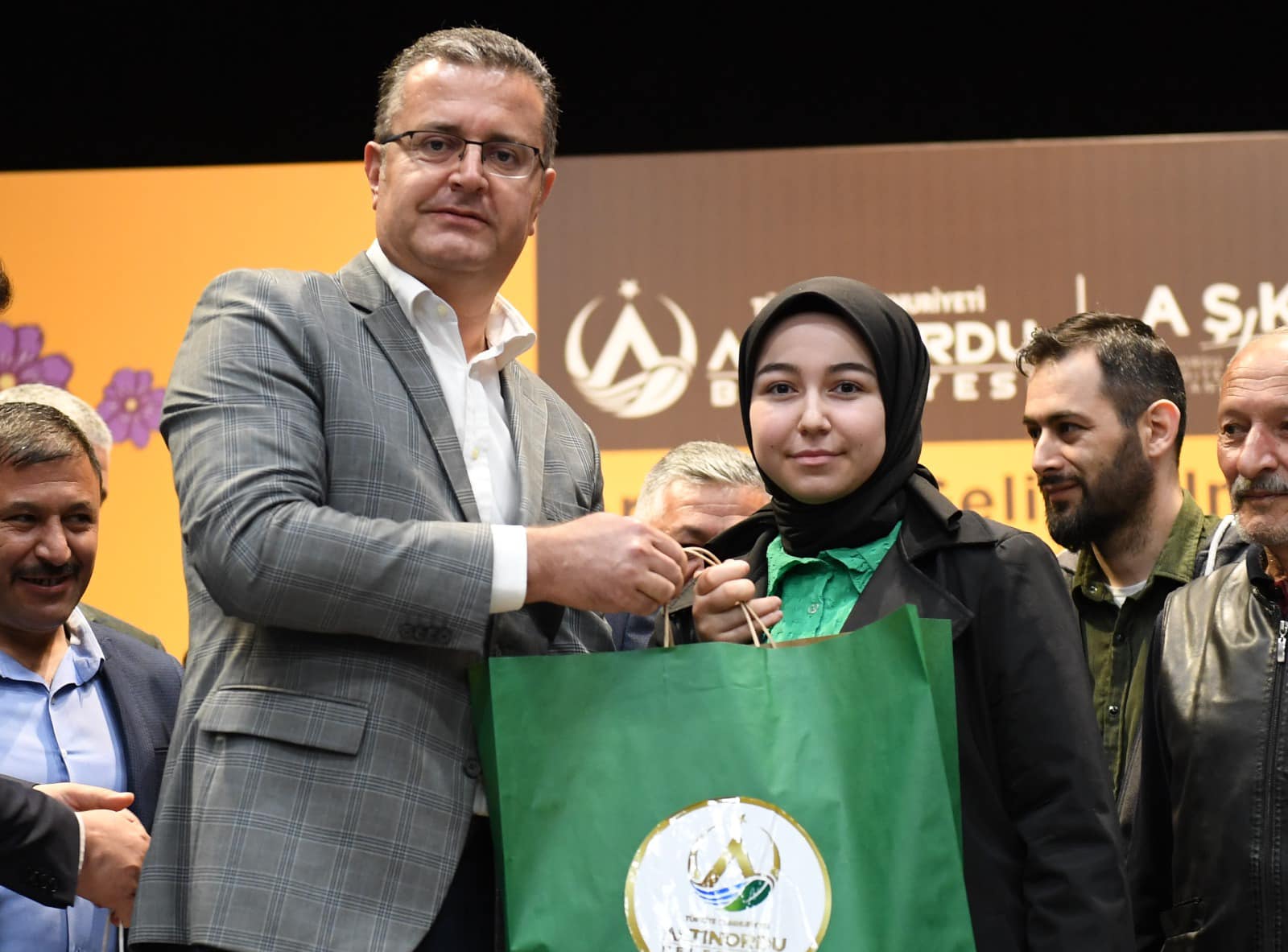 HER ŞARTTA ÜRETİCİSİNİN YANINDA OLAN ALTINORDU BELEDİYESİ’NDEN BİR DESTEK DE ARICILAR VE BAL ÜRETİCİLERİNE