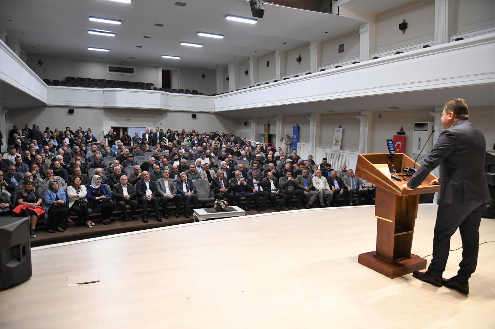 HER ŞARTTA ÜRETİCİSİNİN YANINDA OLAN ALTINORDU BELEDİYESİ’NDEN BİR DESTEK DE ARICILAR VE BAL ÜRETİCİLERİNE
