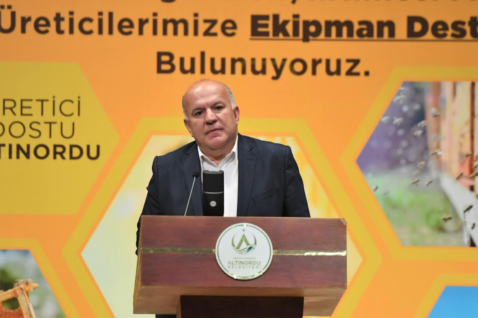 HER ŞARTTA ÜRETİCİSİNİN YANINDA OLAN ALTINORDU BELEDİYESİ’NDEN BİR DESTEK DE ARICILAR VE BAL ÜRETİCİLERİNE