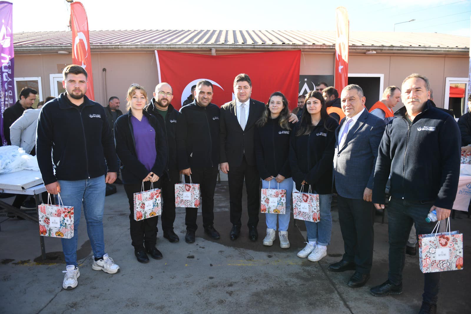 BAŞKAN TÖREN TEMİZLİK BİRİMİNDEKİ MESAİ ARKADAŞLARIYLA BİR ARAYA GELDİ