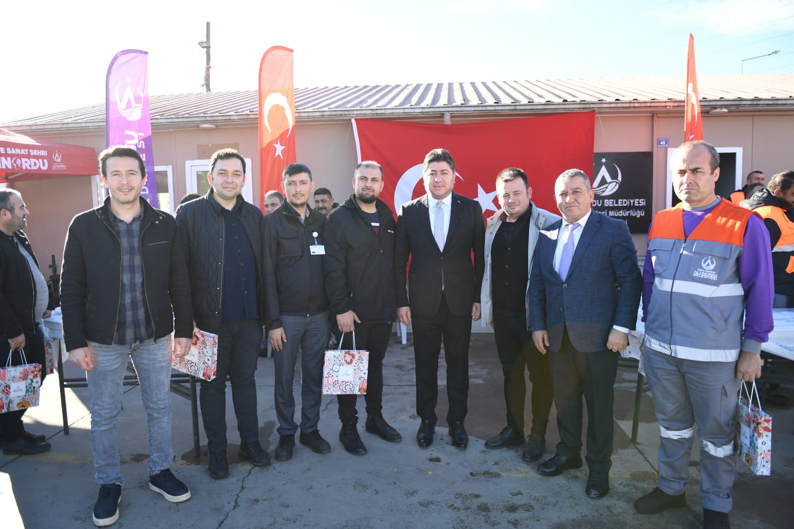 BAŞKAN TÖREN TEMİZLİK BİRİMİNDEKİ MESAİ ARKADAŞLARIYLA BİR ARAYA GELDİ