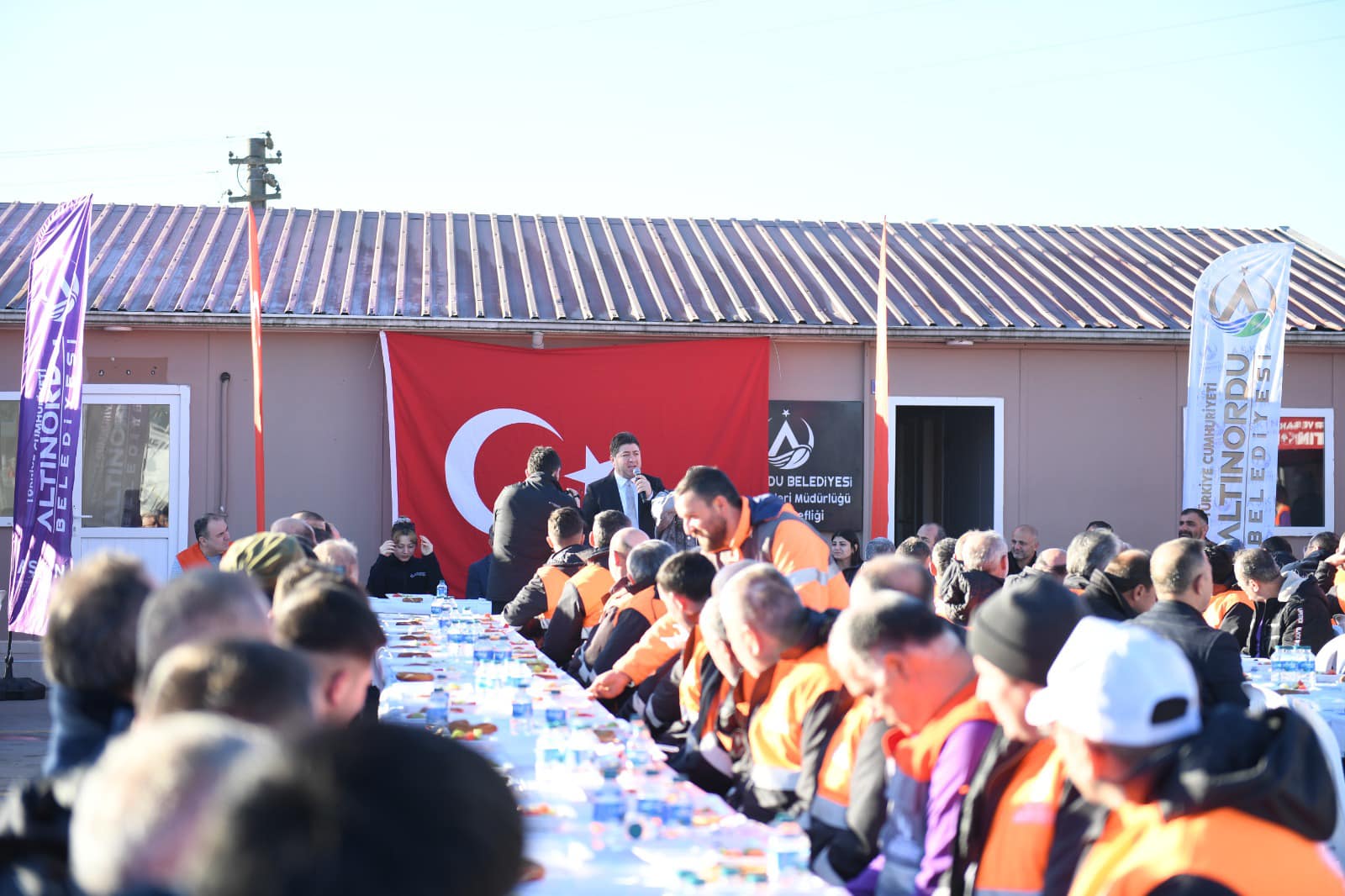BAŞKAN TÖREN TEMİZLİK BİRİMİNDEKİ MESAİ ARKADAŞLARIYLA BİR ARAYA GELDİ