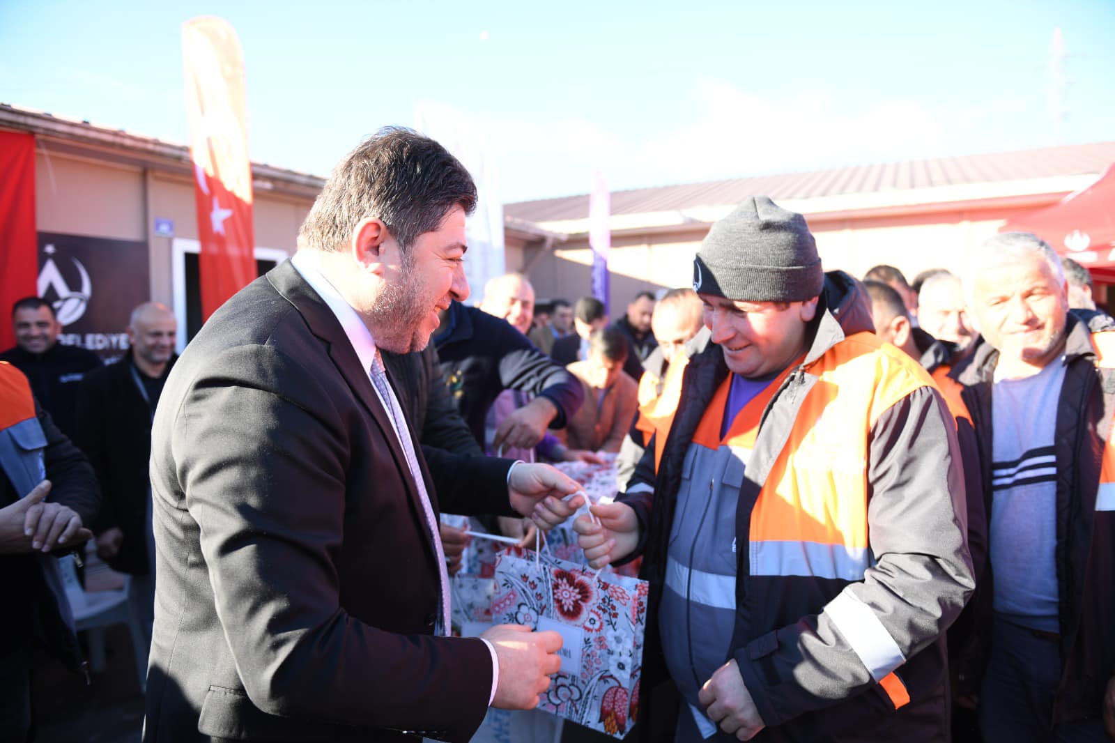 BAŞKAN TÖREN TEMİZLİK BİRİMİNDEKİ MESAİ ARKADAŞLARIYLA BİR ARAYA GELDİ