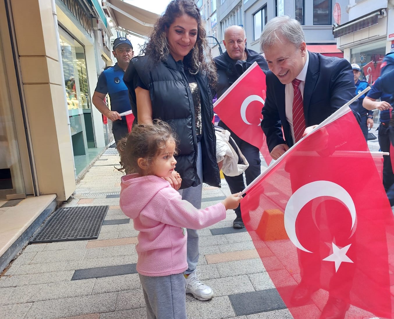 ALTINORDU’DA YER GÖK KIRMIZI BEYAZ