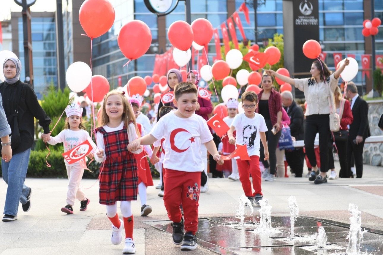 ALTINORDU’DA YER GÖK KIRMIZI BEYAZ