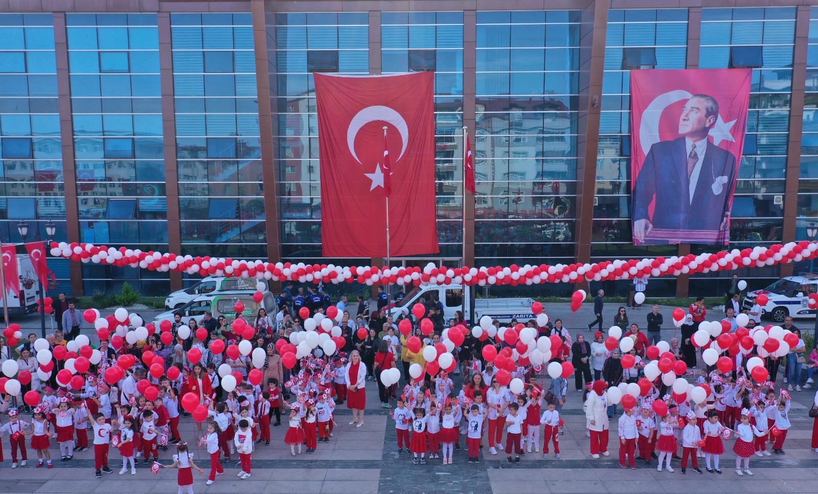 ALTINORDU’DA YER GÖK KIRMIZI BEYAZ
