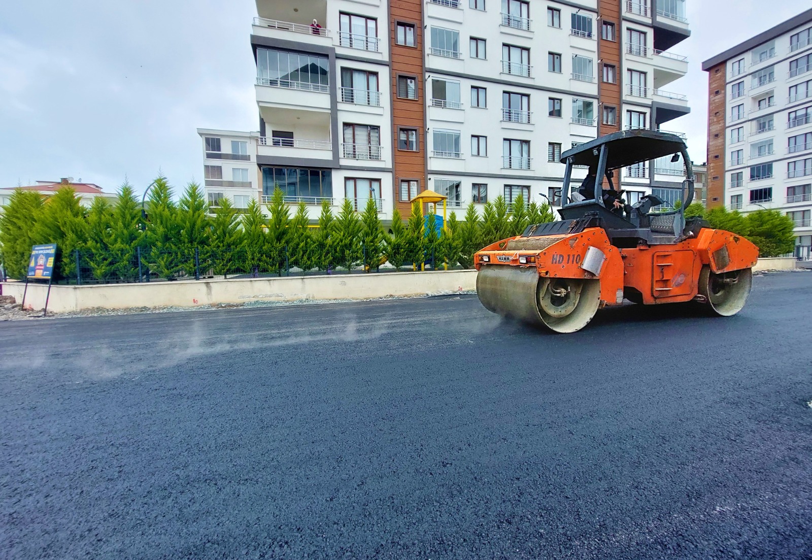 ALTINORDU ALTYAPI VE SICAK ASFALT ÇALIŞMALARINA TAM GAZ DEVAM EDİYOR