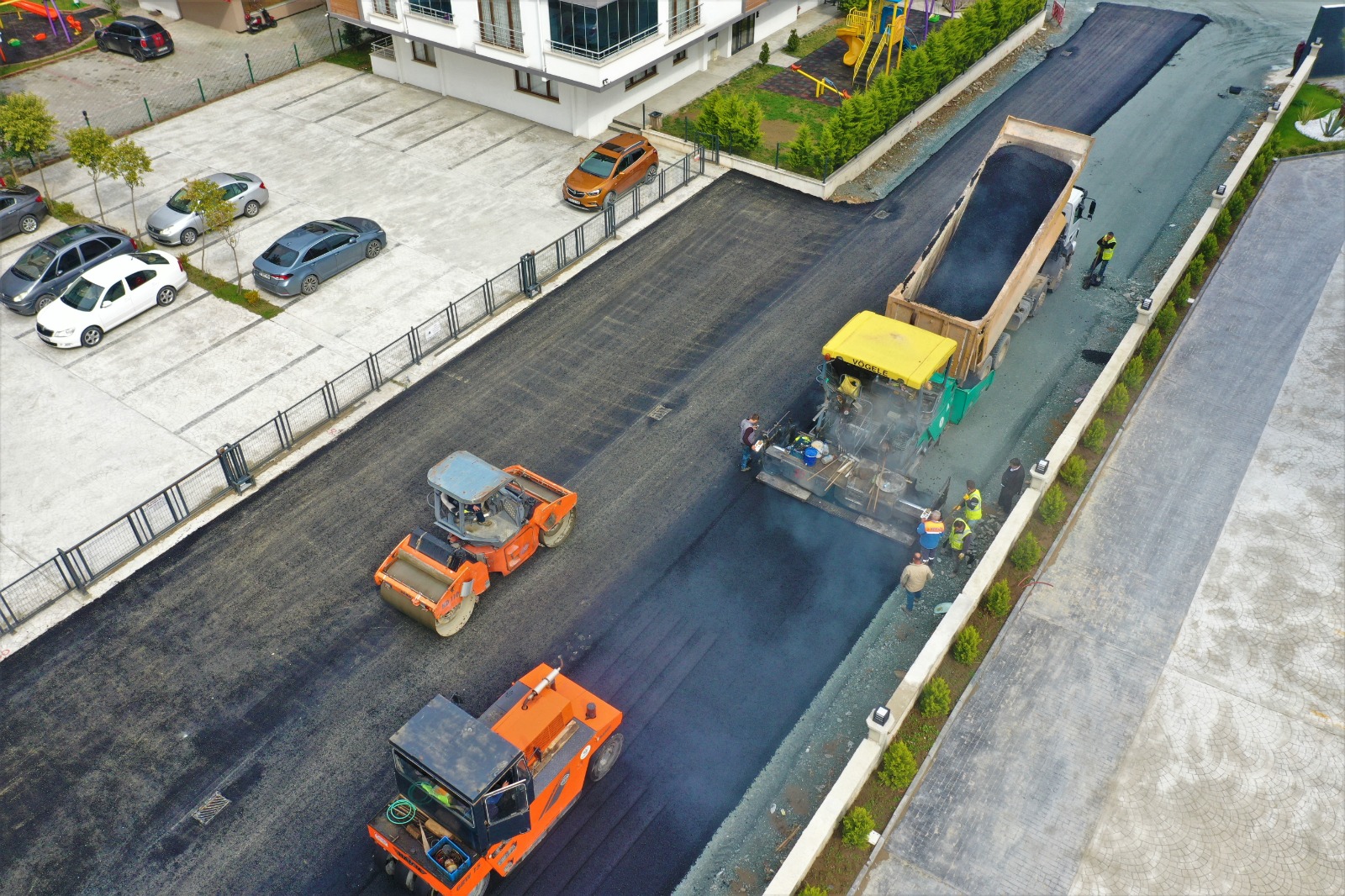 ALTINORDU ALTYAPI VE SICAK ASFALT ÇALIŞMALARINA TAM GAZ DEVAM EDİYOR