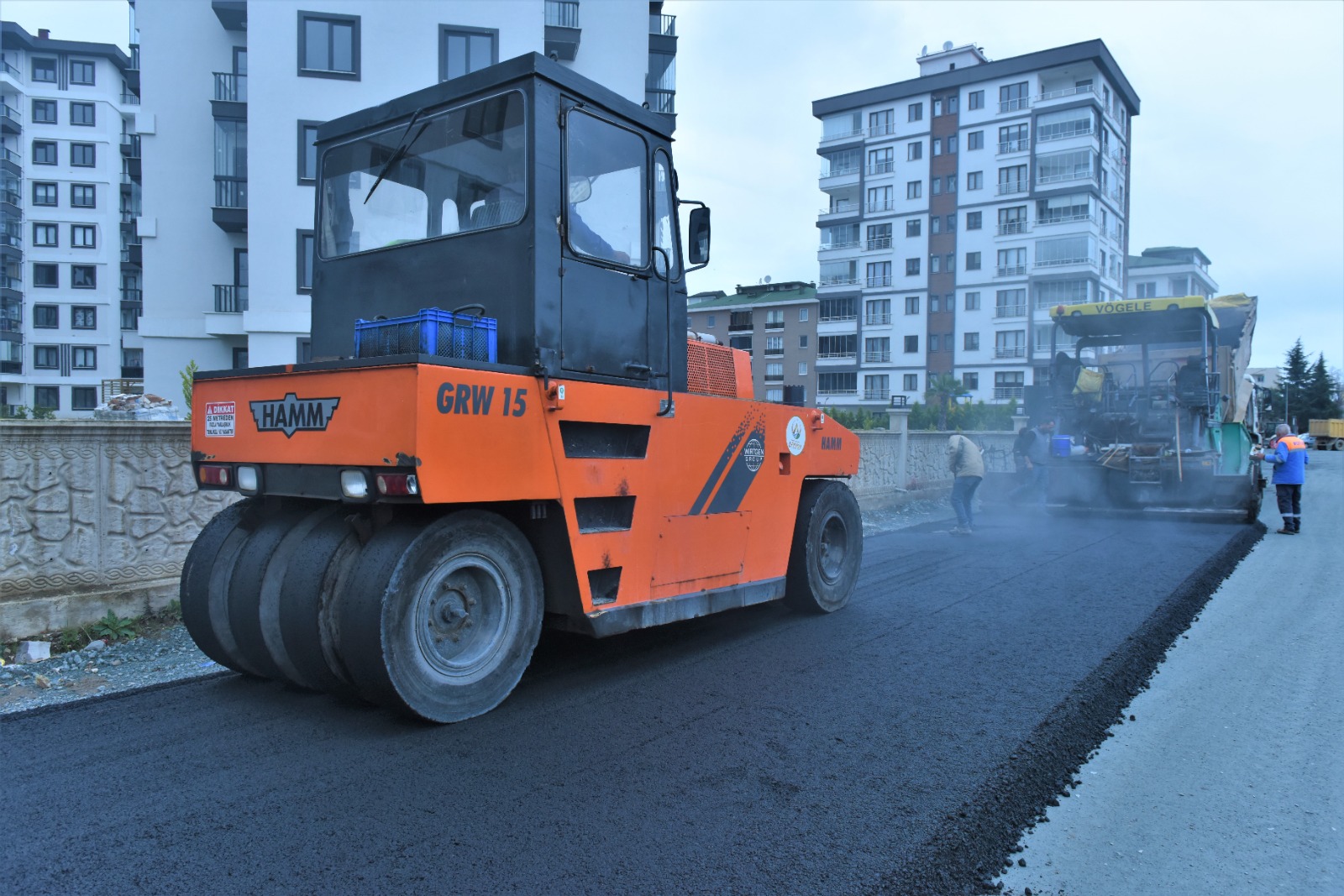 ALTINORDU ALTYAPI VE SICAK ASFALT ÇALIŞMALARINA TAM GAZ DEVAM EDİYOR