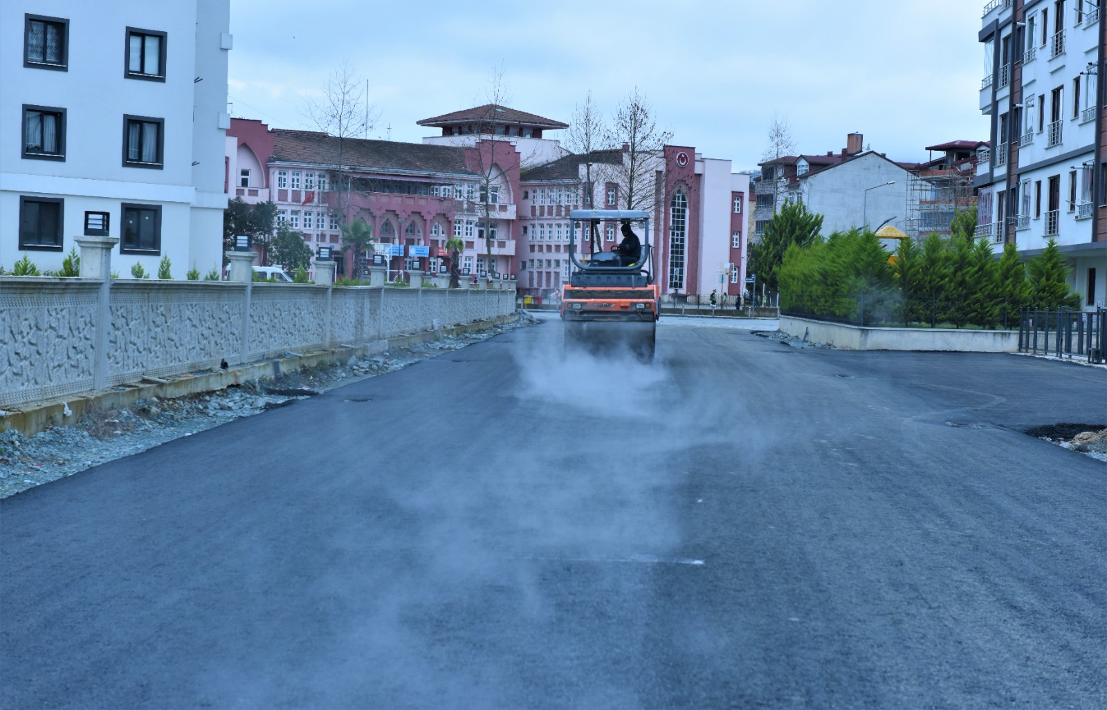 ALTINORDU ALTYAPI VE SICAK ASFALT ÇALIŞMALARINA TAM GAZ DEVAM EDİYOR